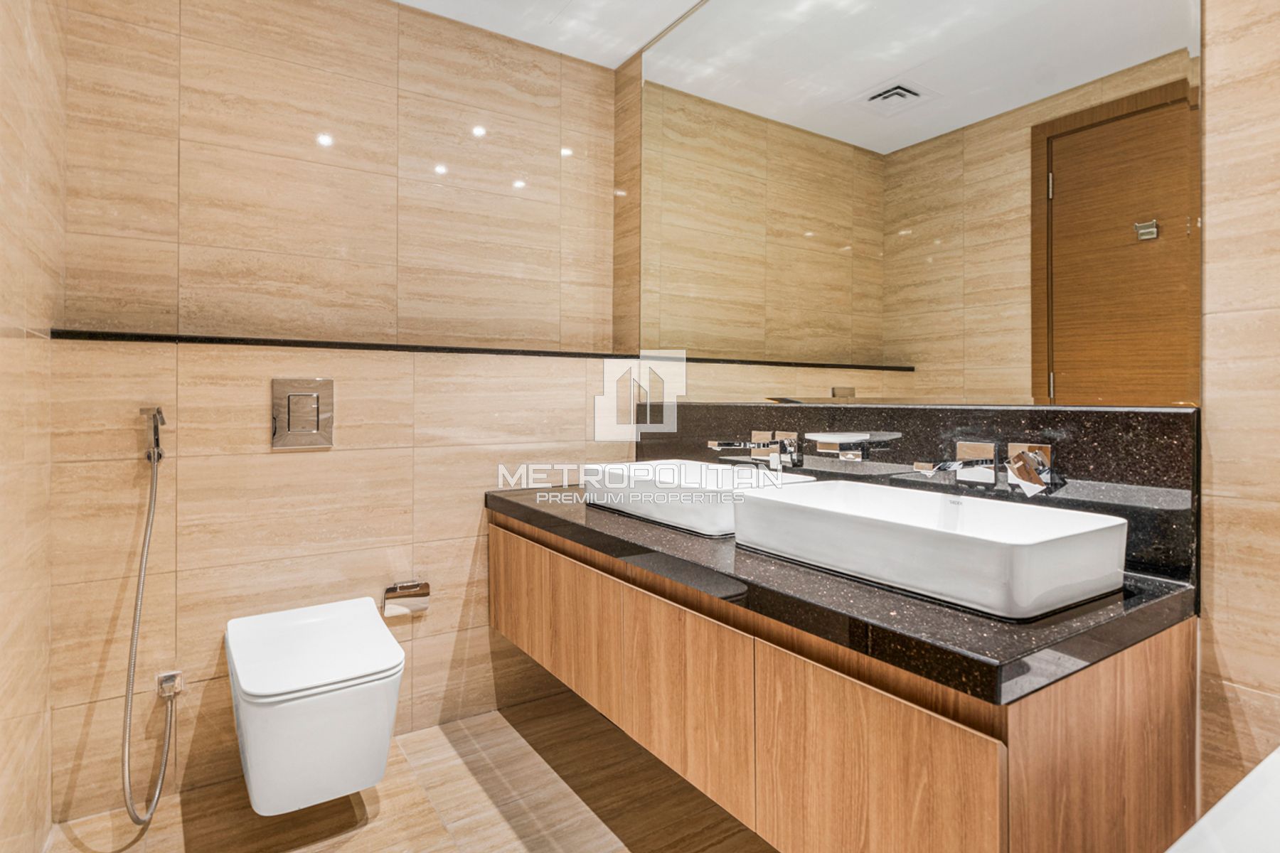 High End Living | Canal View | Prime Location photo-17