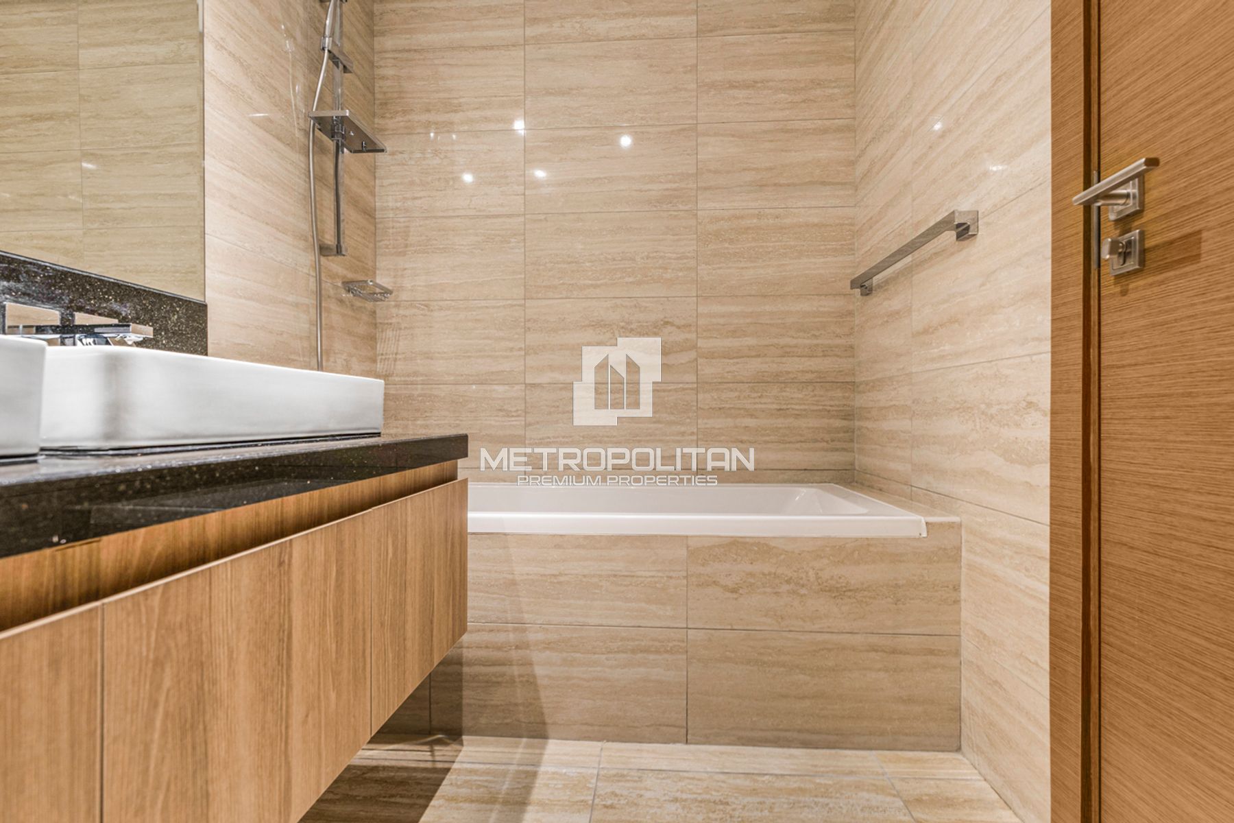 High End Living | Canal View | Prime Location photo-18