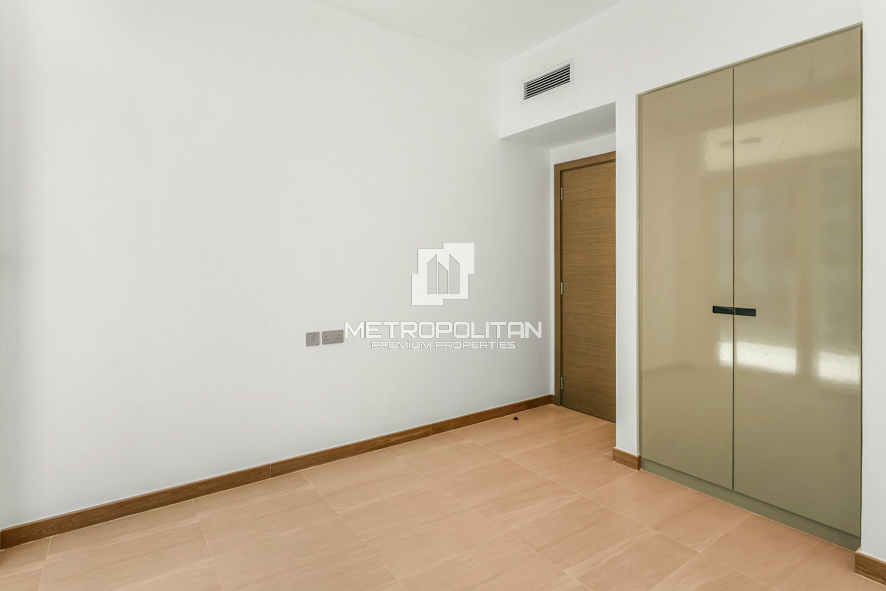 High End Living | Canal View | Prime Location photo-24