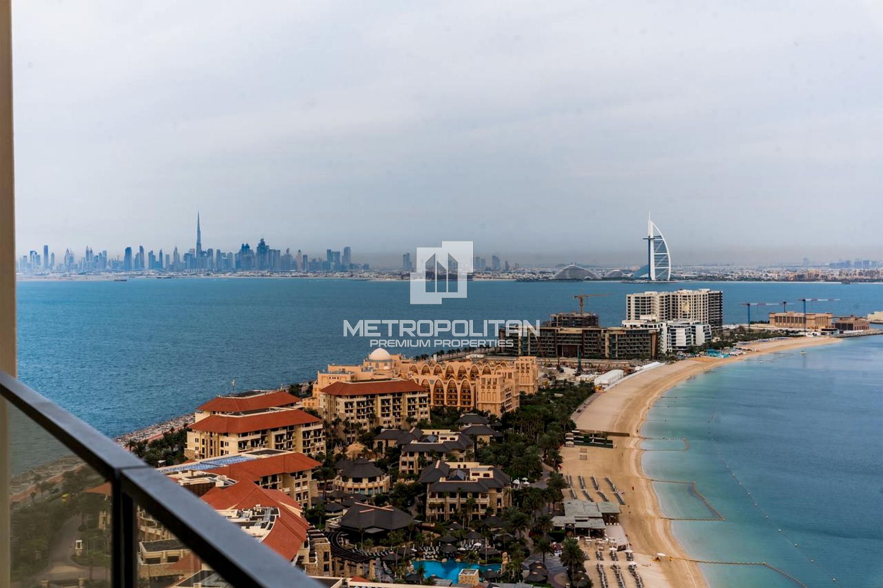 Prestigious Living with Palm and Sea Views