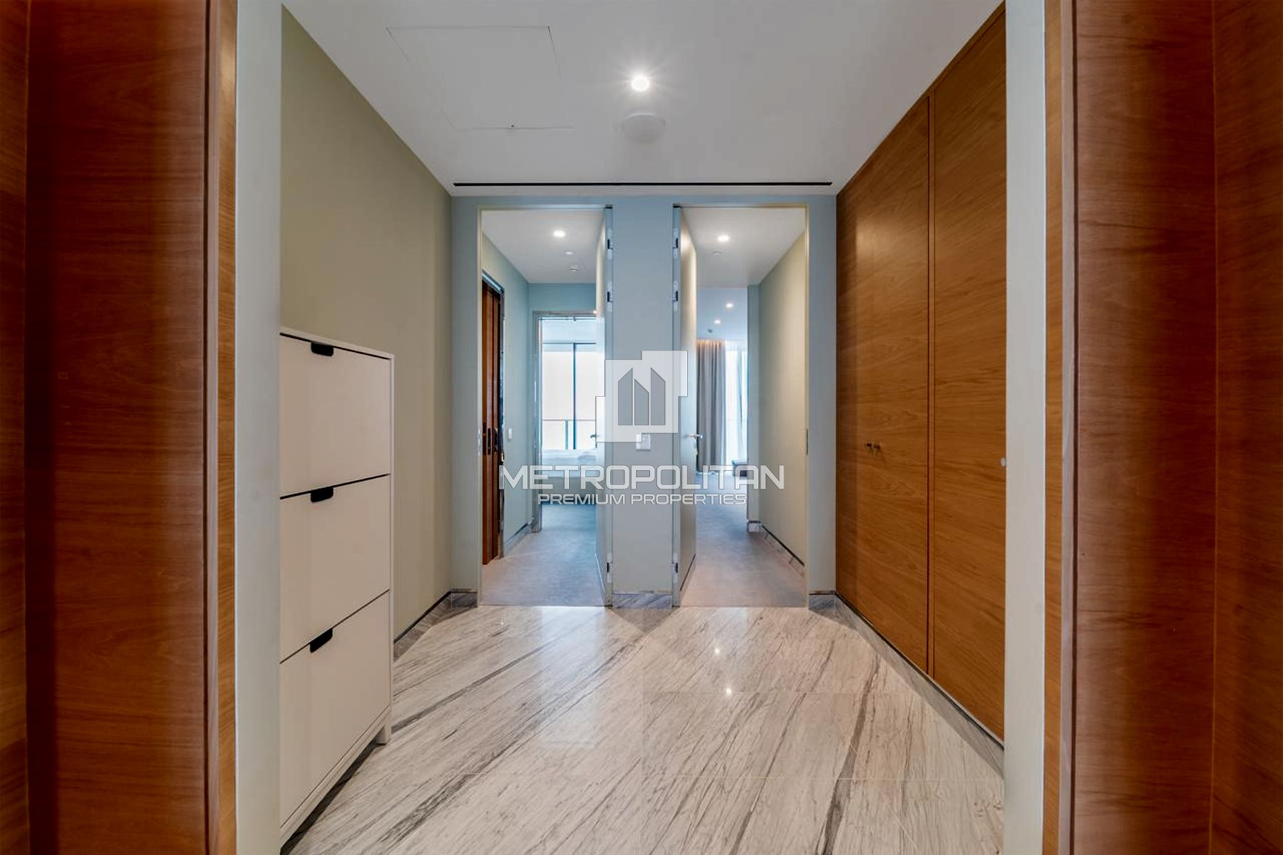 Prestigious Living with Palm and Sea Views