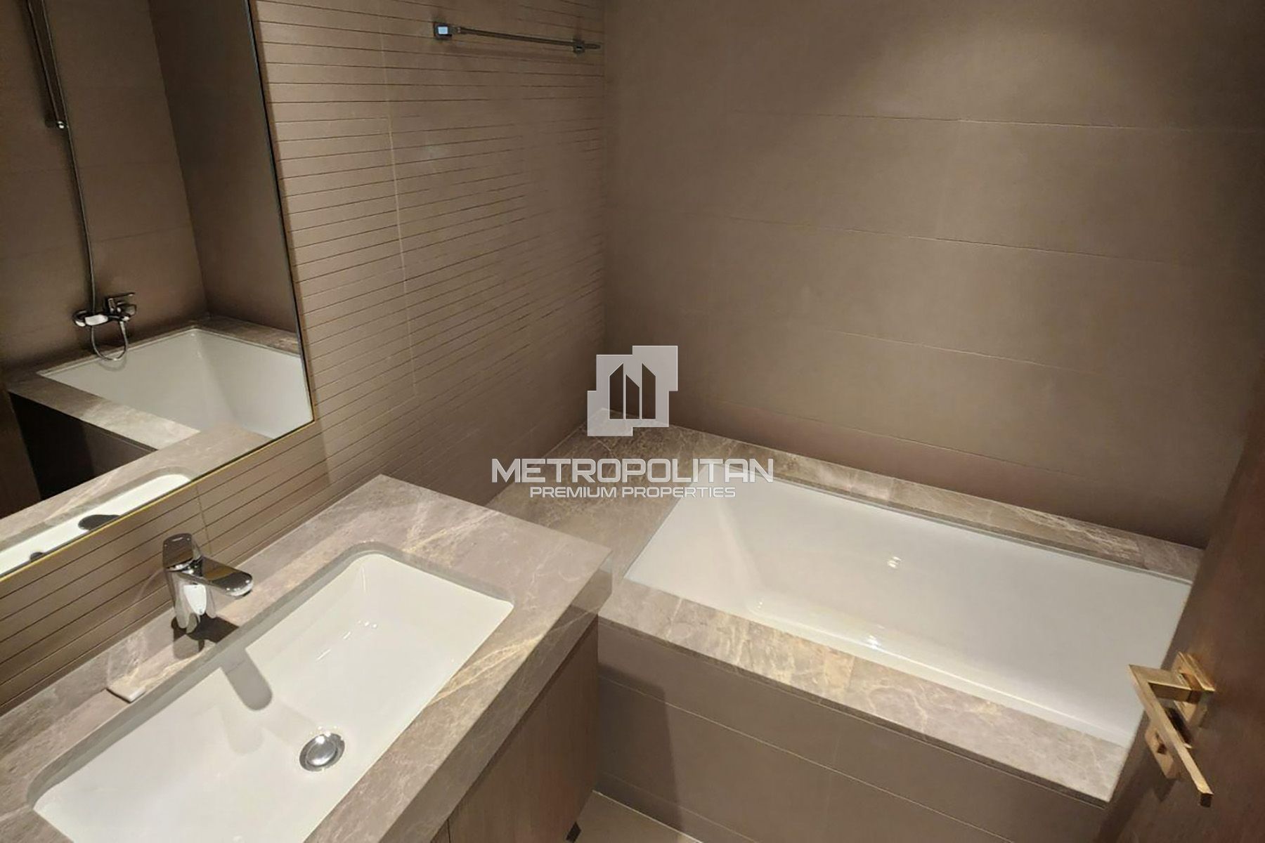 Luxury 2 Bed | Full Sea Views | Prime Location photo-10