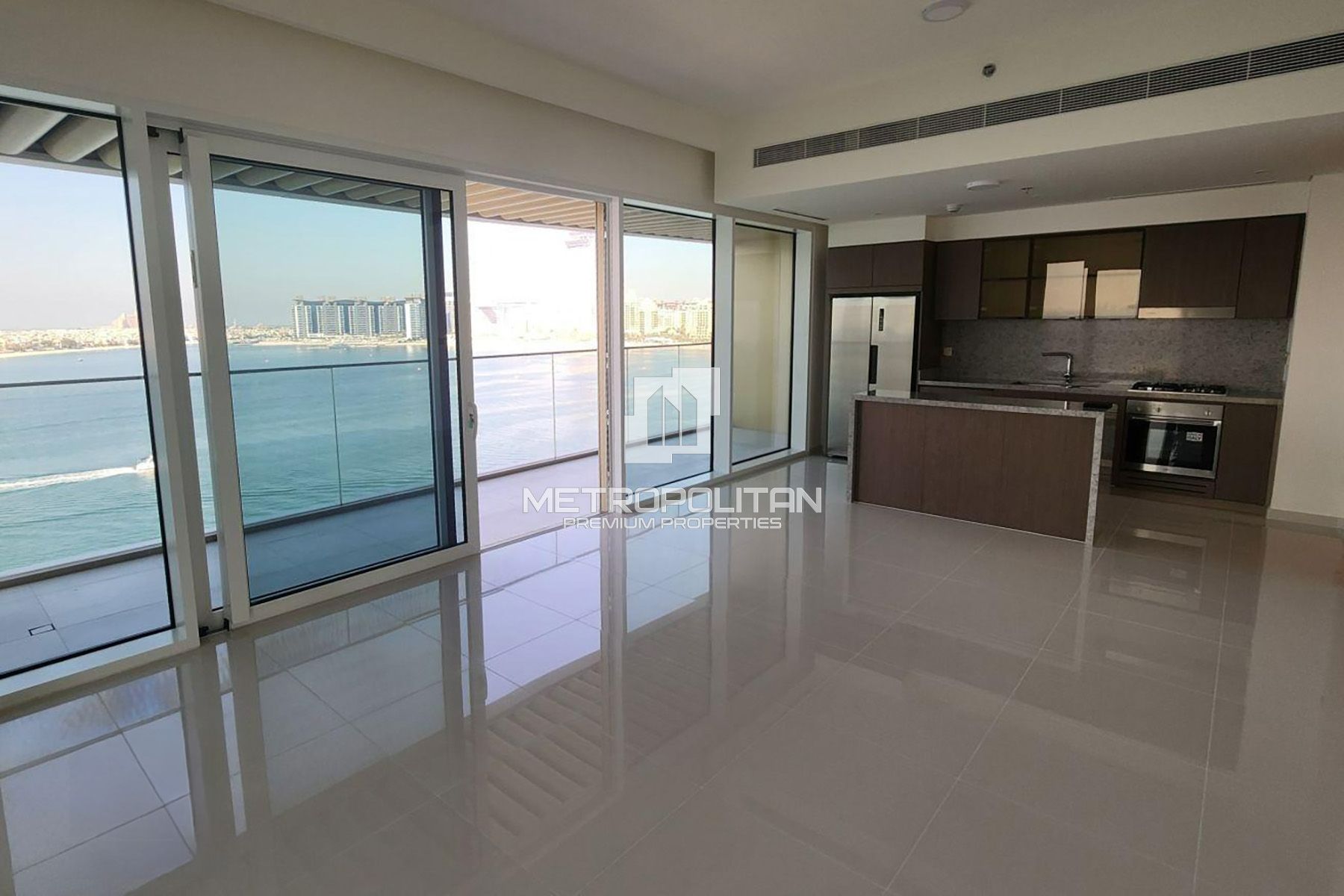 Luxury 2 Bed | Full Sea Views | Prime Location photo-1