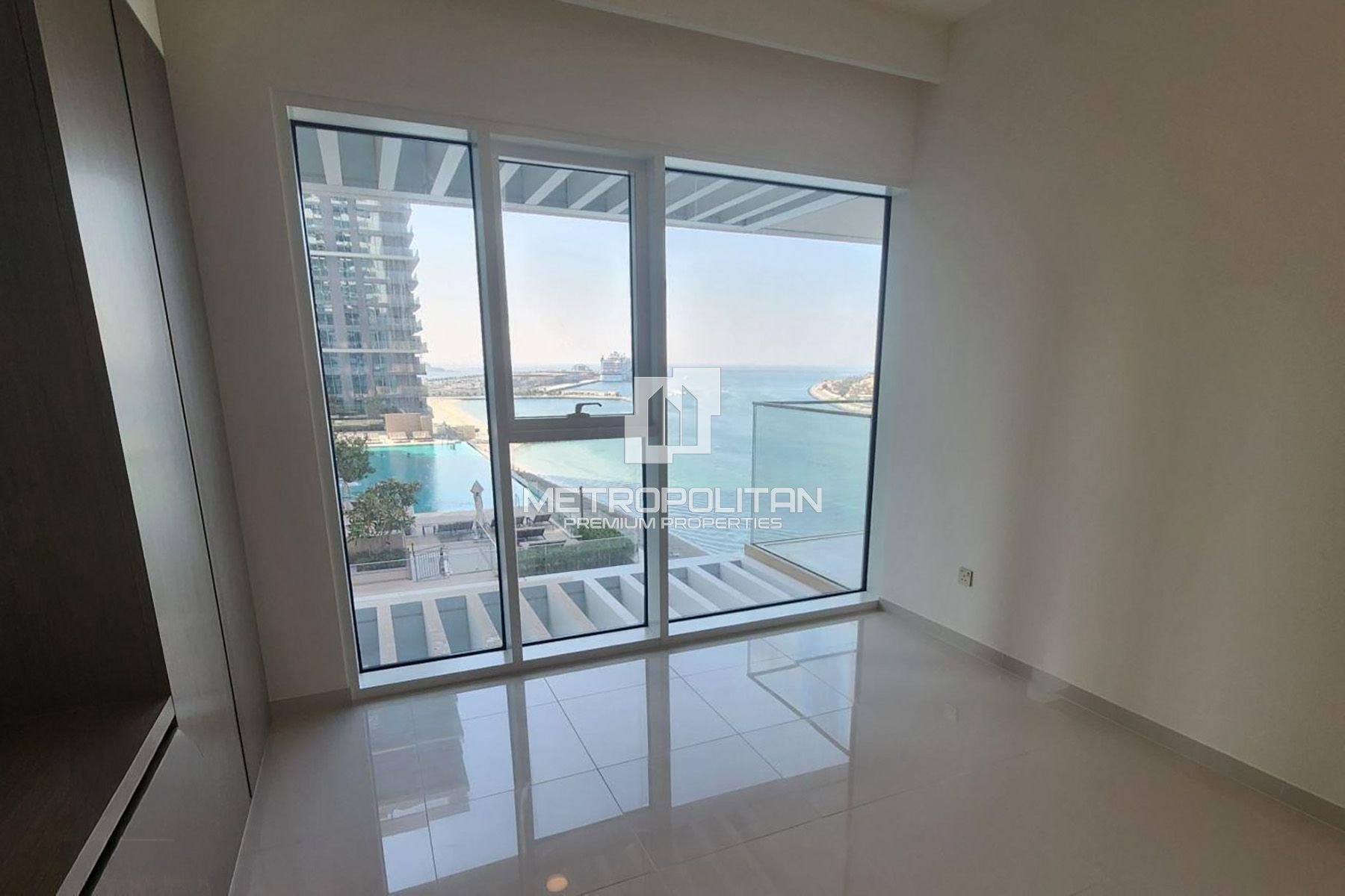 Luxury 2 Bed | Full Sea Views | Prime Location photo-8