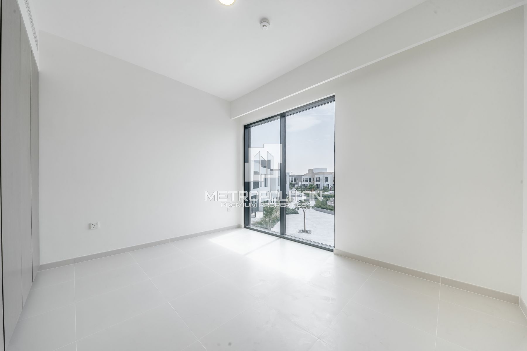 Skylight | Spacious Layout | Prime Location photo-4