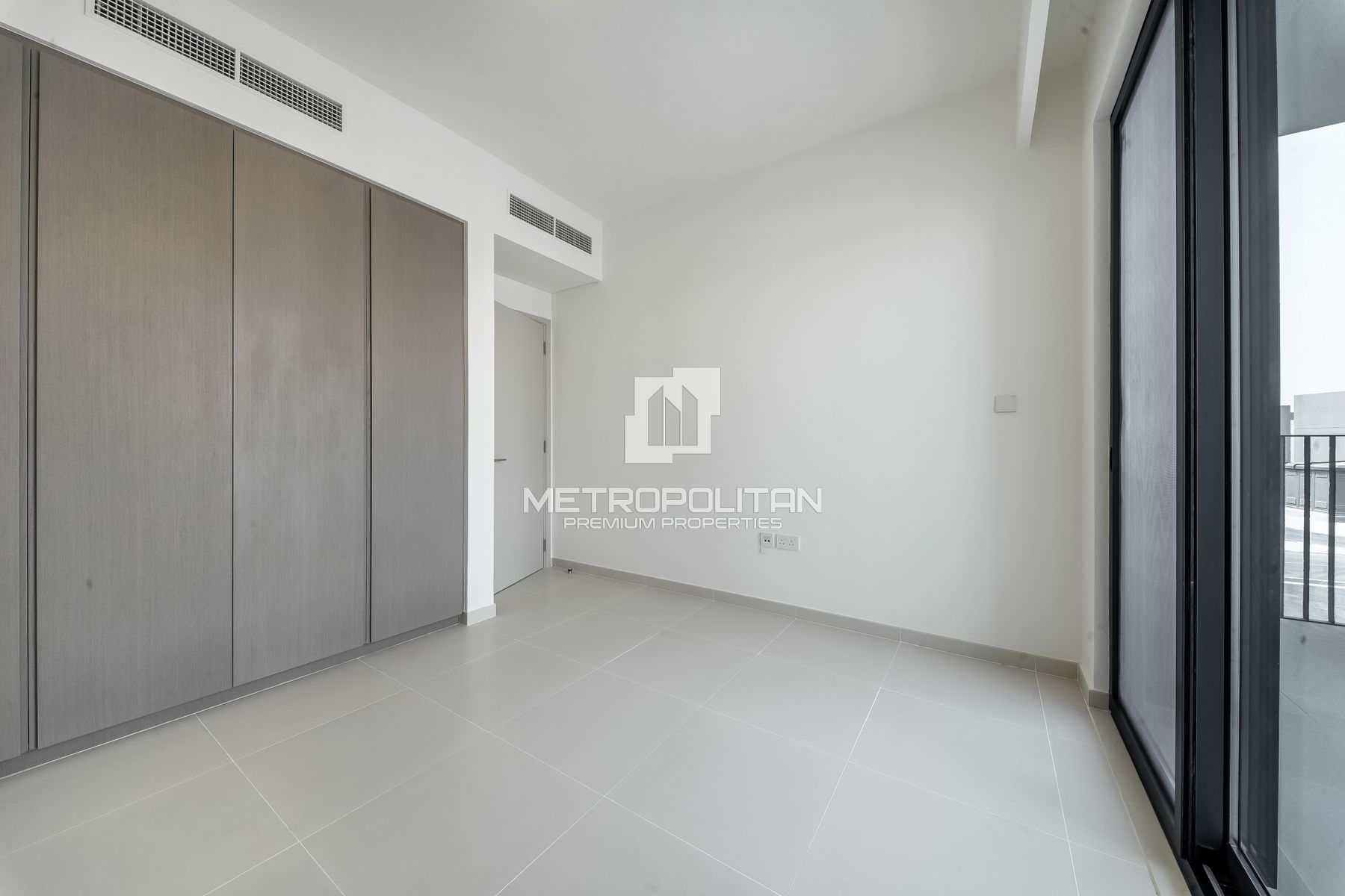 Skylight | Spacious Layout | Prime Location photo-14