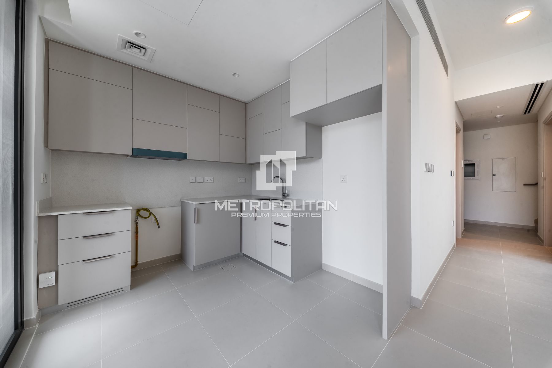 Skylight | Spacious Layout | Prime Location photo-26