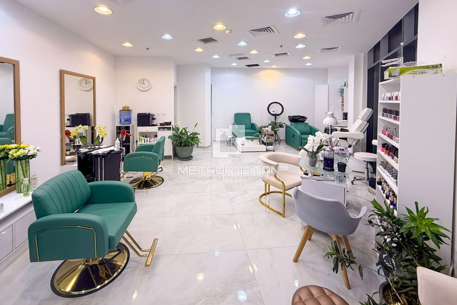 Prime Retail | Roundabout Facing | High Visibility