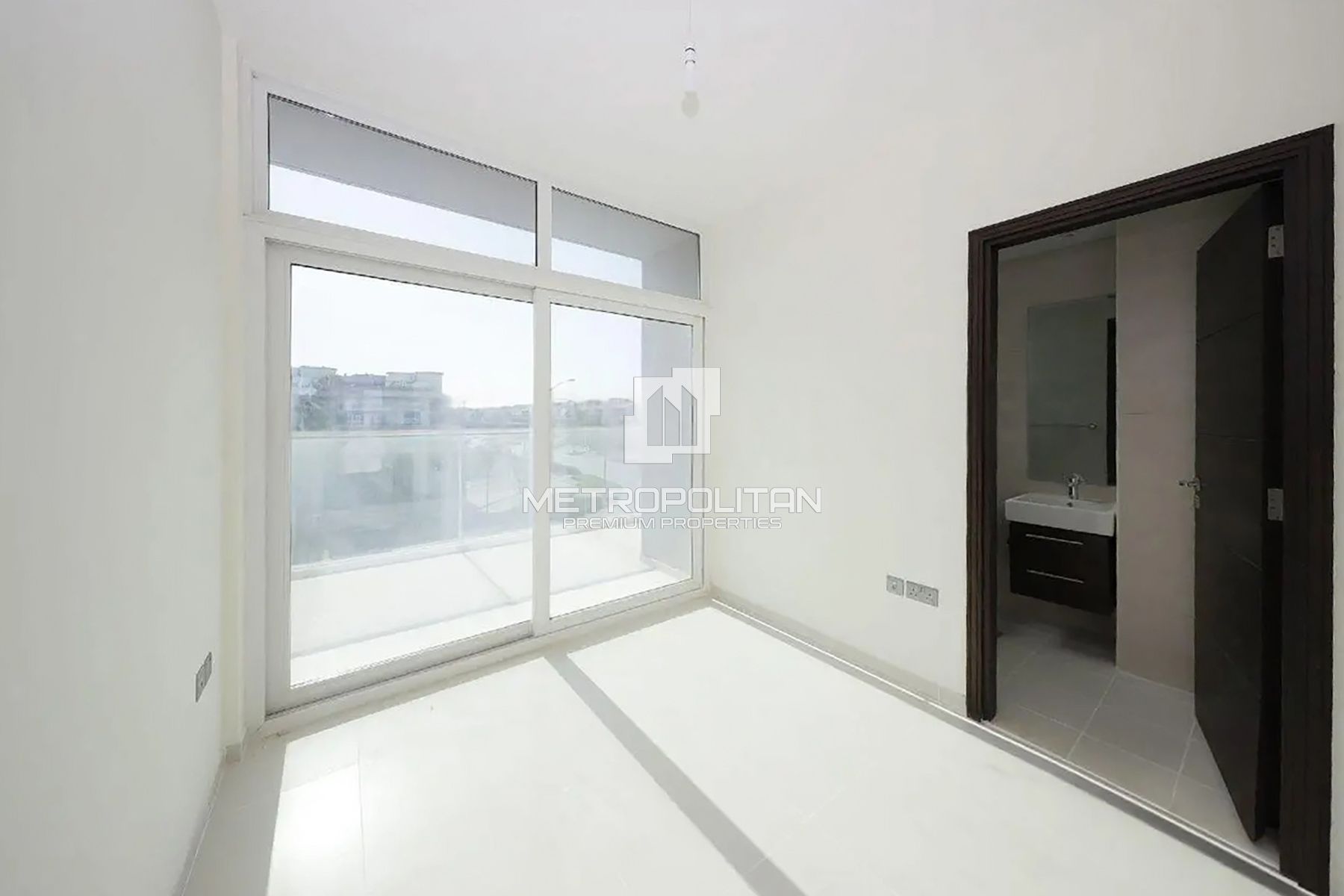 Corner Unit | Large Garden | Near Amenities