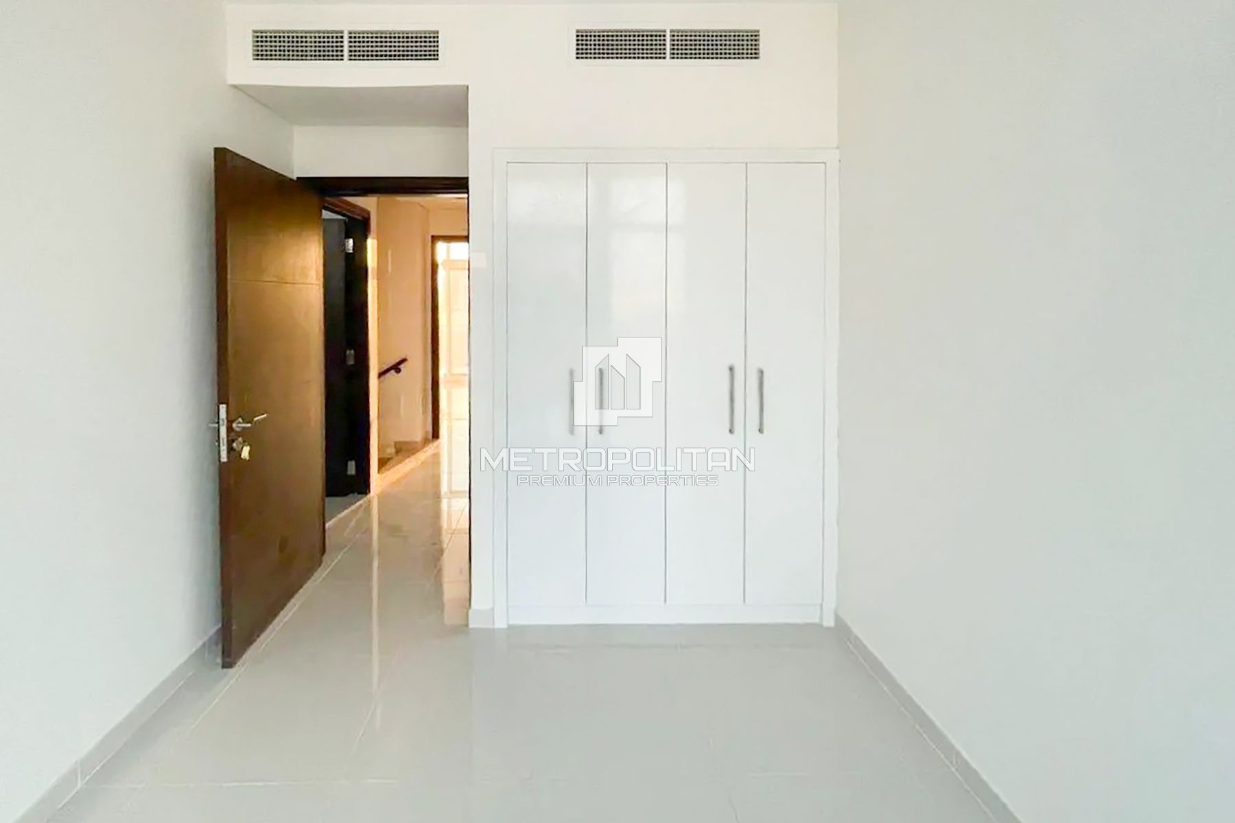 Corner Unit | Large Garden | Near Amenities