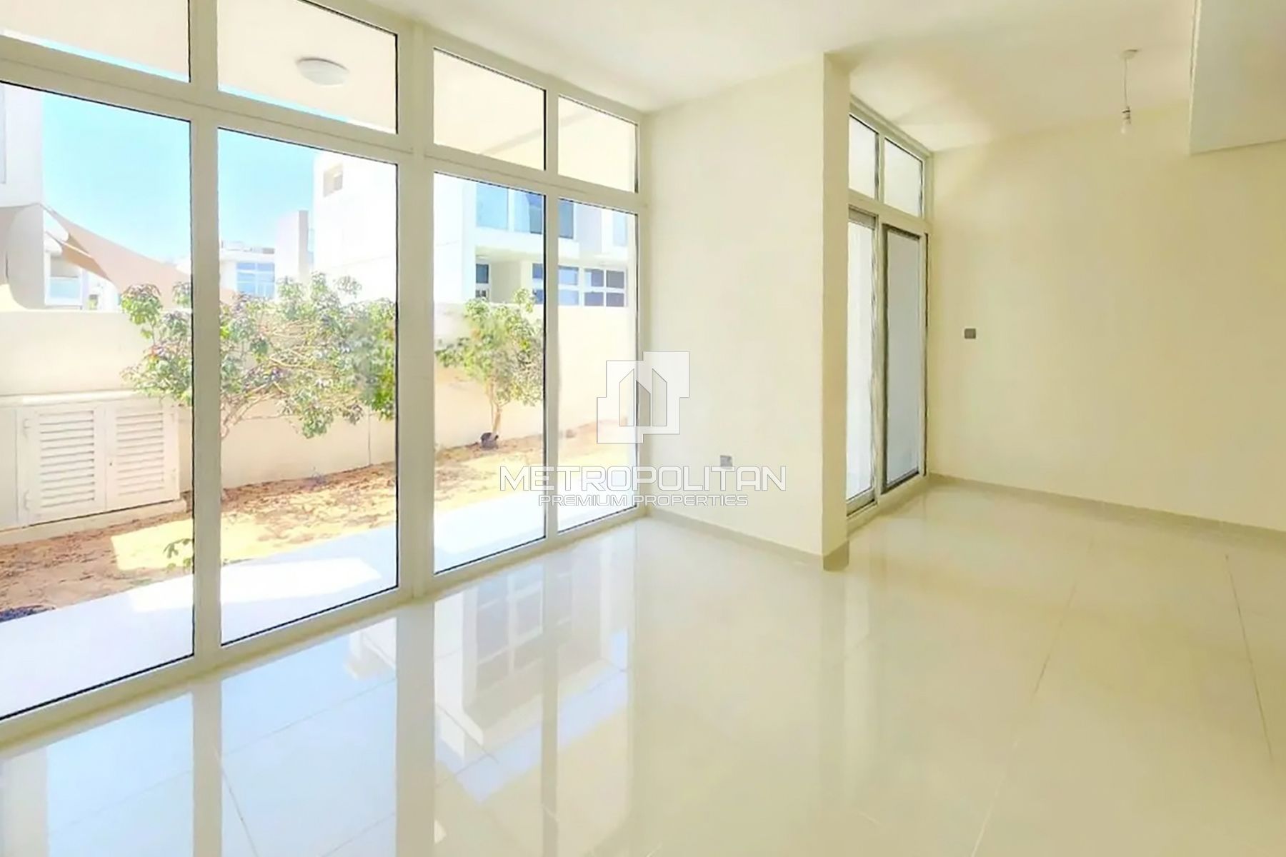 Corner Unit | Large Garden | Near Amenities