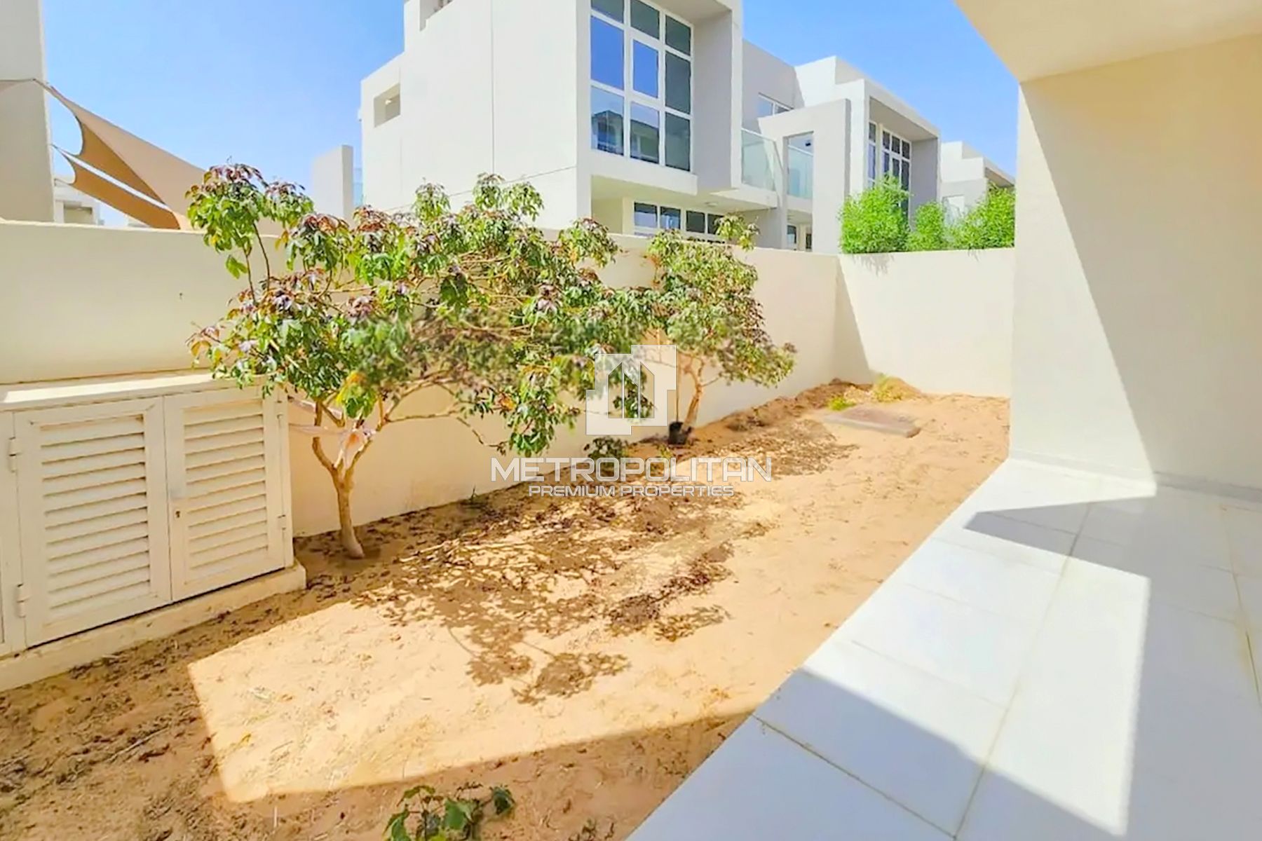 Corner Unit | Large Garden | Near Amenities photo-5