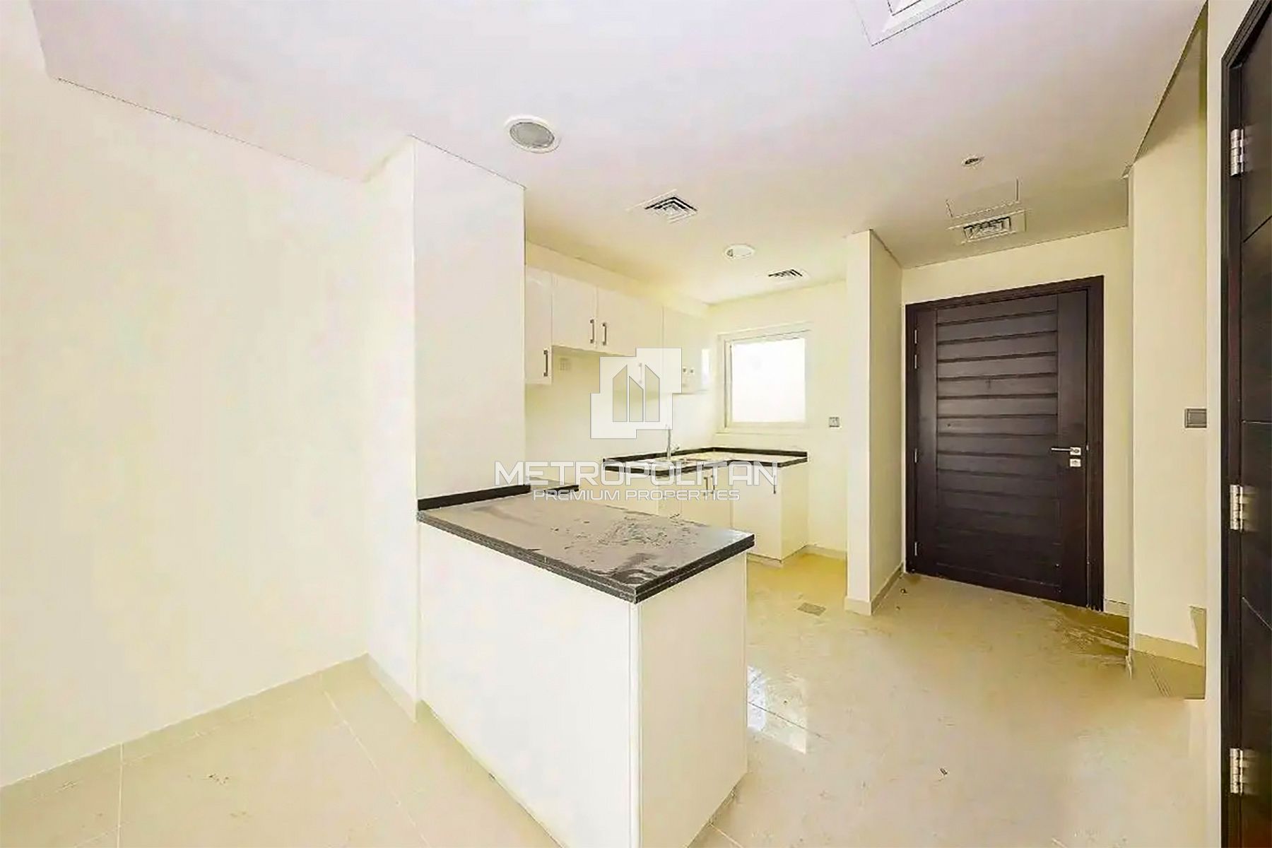 Corner Unit | Large Garden | Near Amenities photo-8