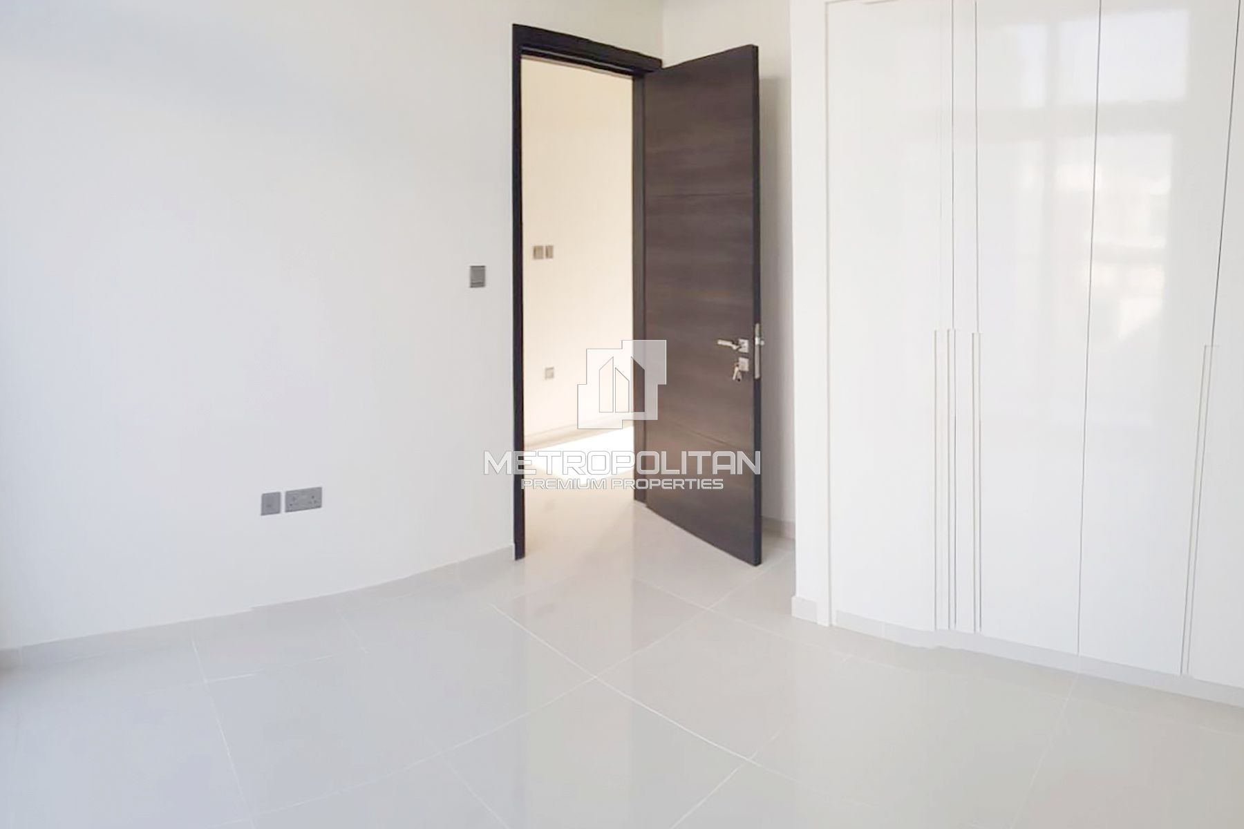 Corner Unit | Large Garden | Near Amenities photo-9