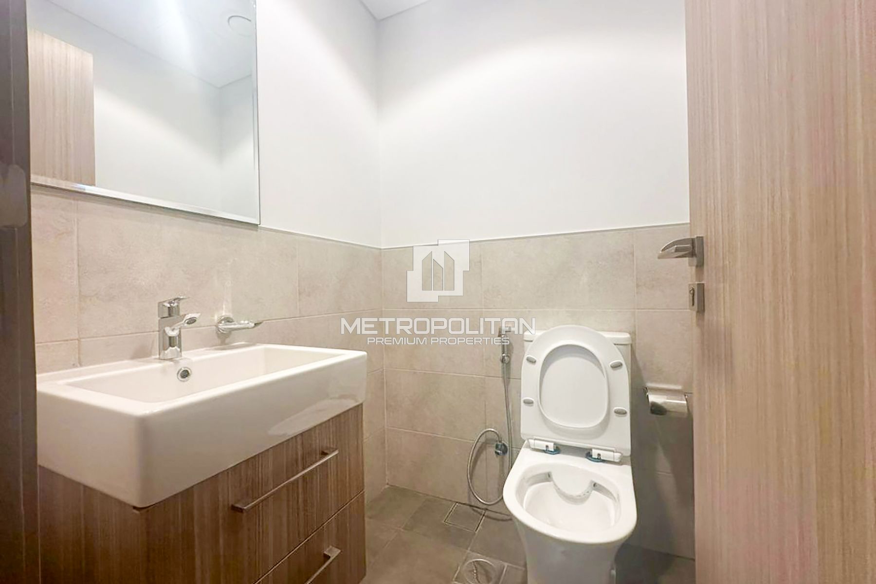 Corner Unit | Large Garden | Near Amenities photo-10