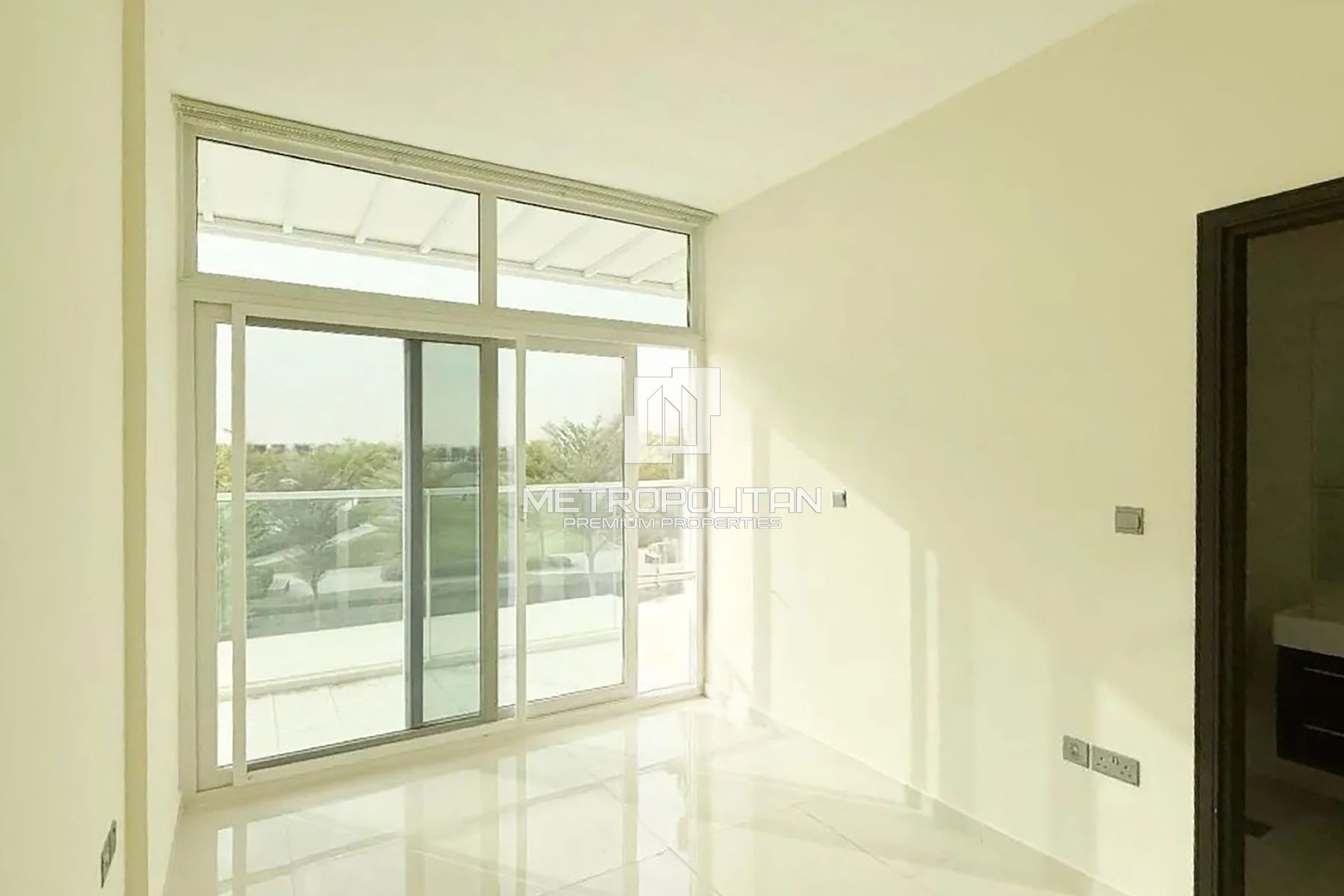 Corner Unit | Large Garden | Near Amenities photo-11