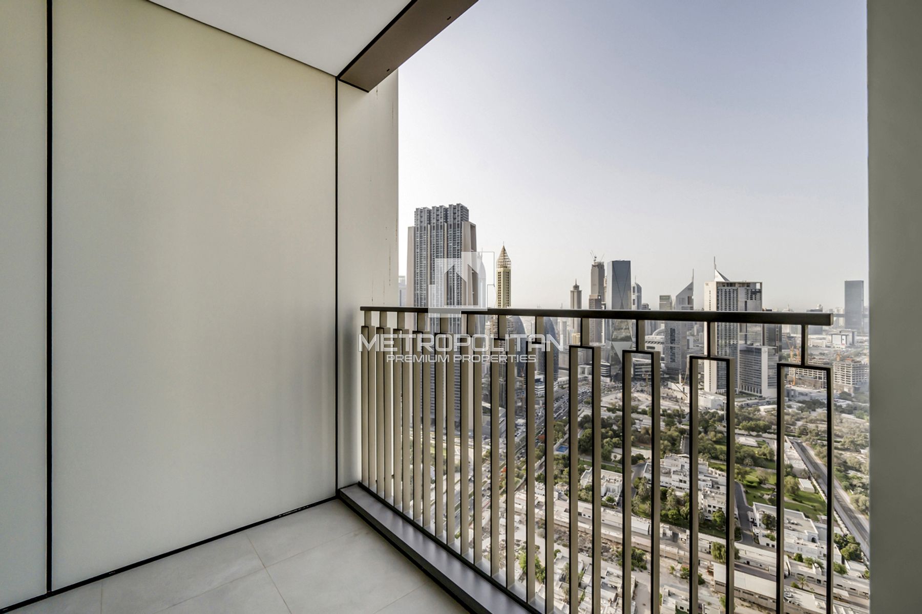 Spacious 1 Bed | High Floor | Prime Location