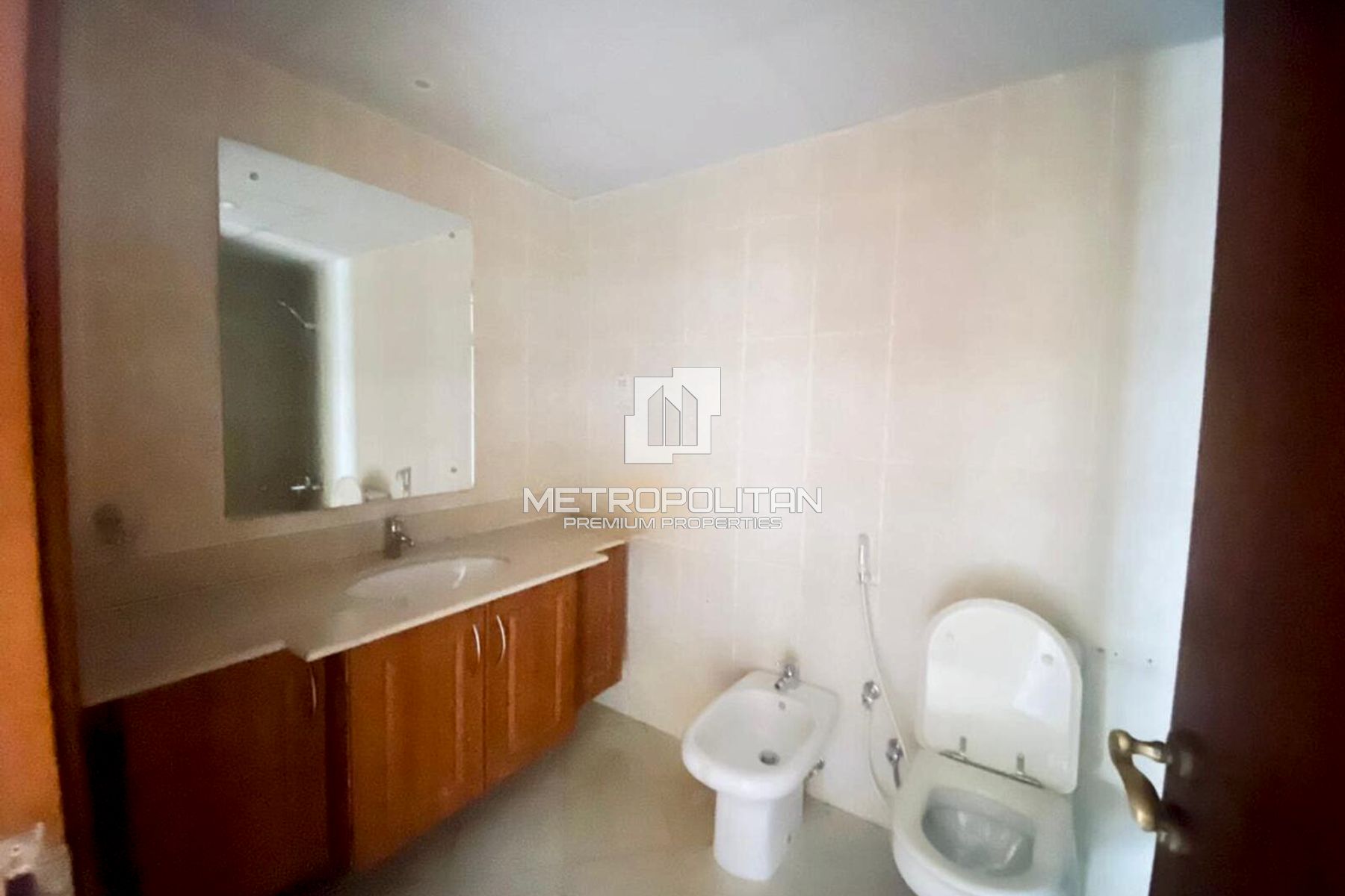 Corner Unit | Hamra and Golf View | High Floor