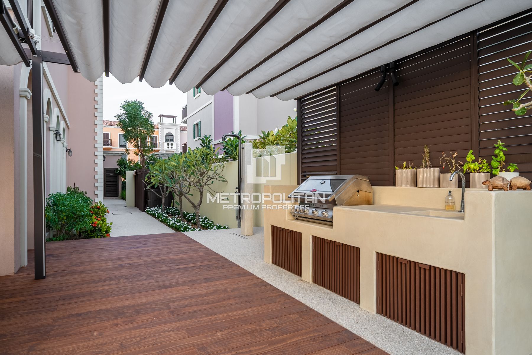 5BR Villa for Sale in Jumeirah – MPS-47530