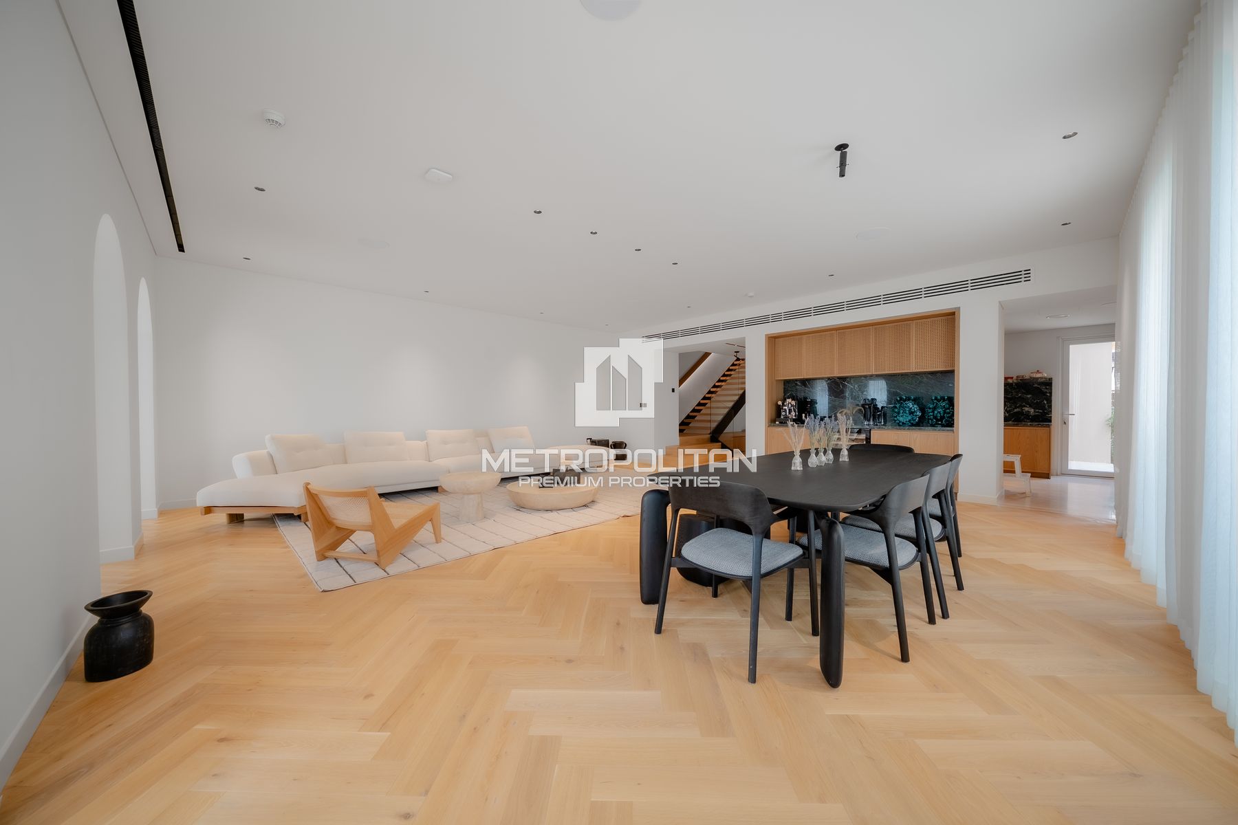 5BR Villa for Sale in Jumeirah – MPS-47530
