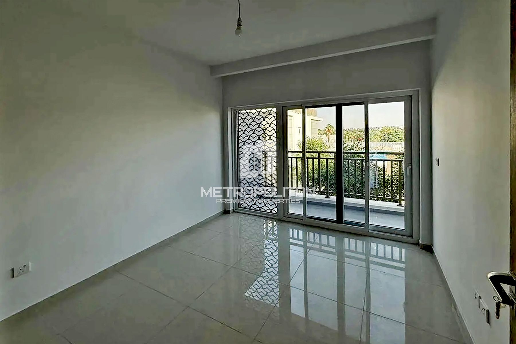 Corner | Single Row | Closed Kitchen | Roof Access