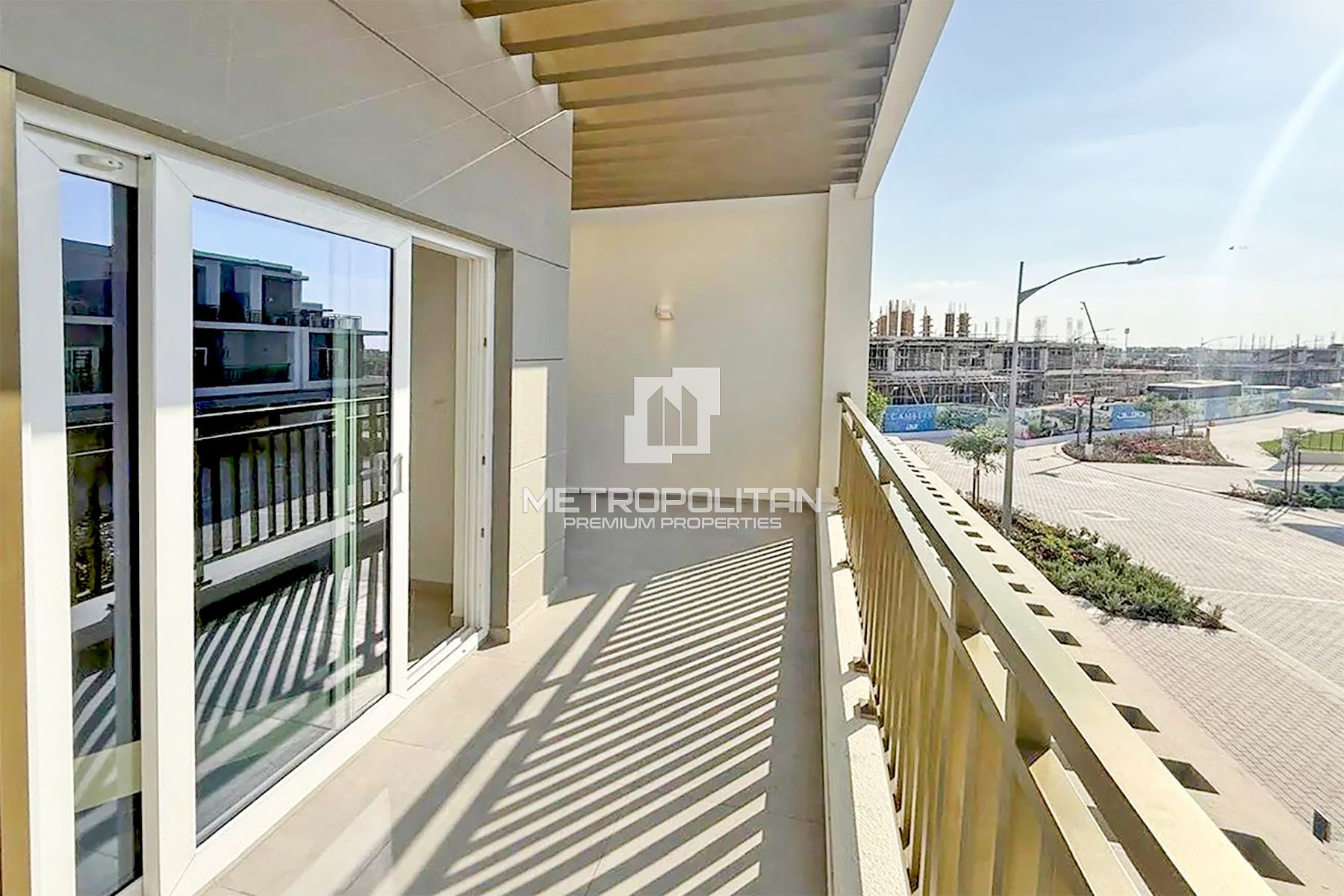 Corner | Single Row | Closed Kitchen | Roof Access