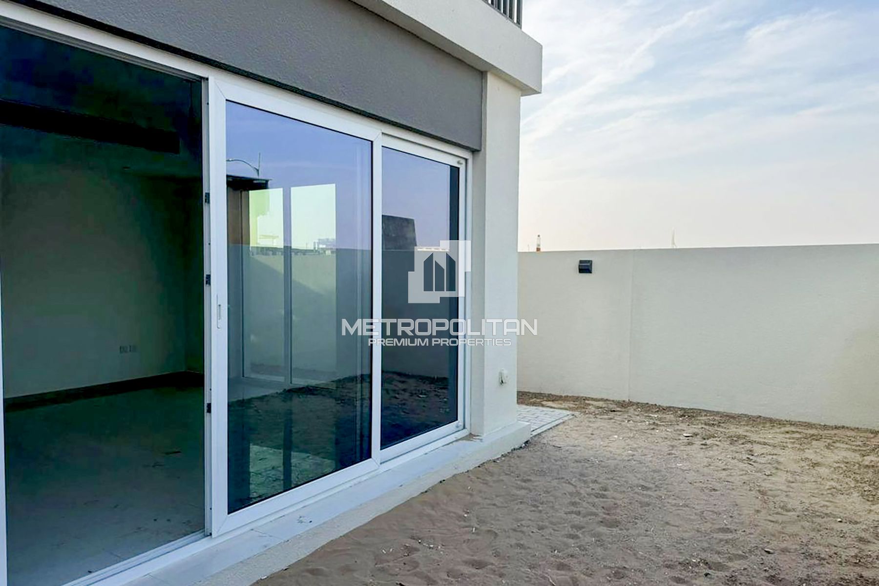 Corner | Single Row | Closed Kitchen | Roof Access