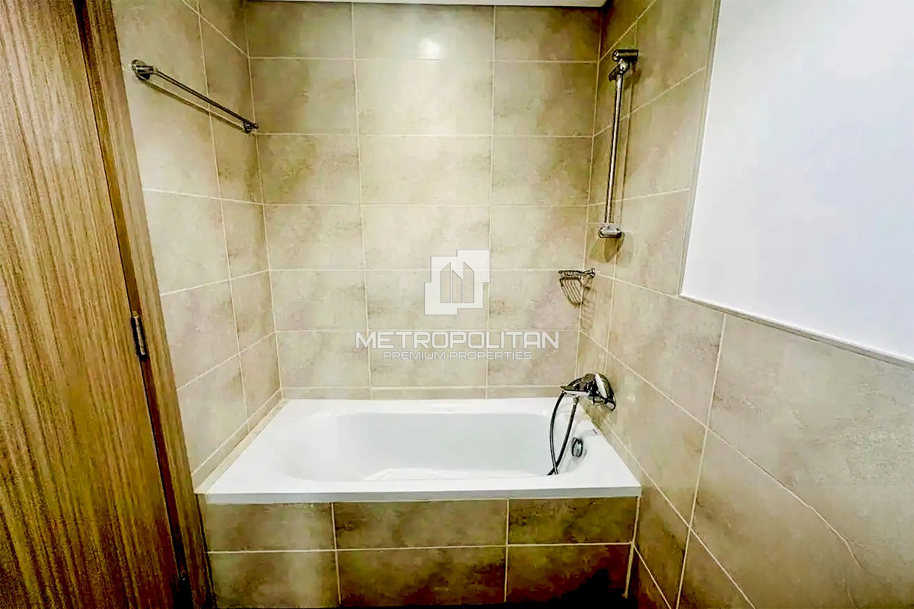 Corner | Single Row | Closed Kitchen | Roof Access