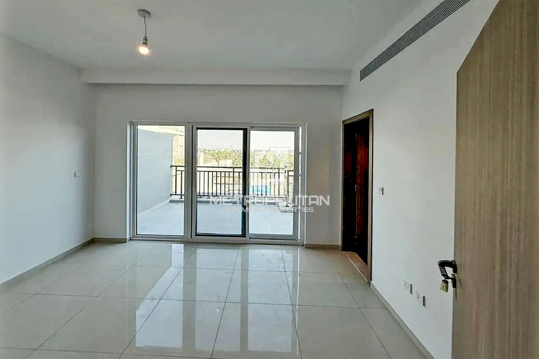Corner | Single Row | Closed Kitchen | Roof Access