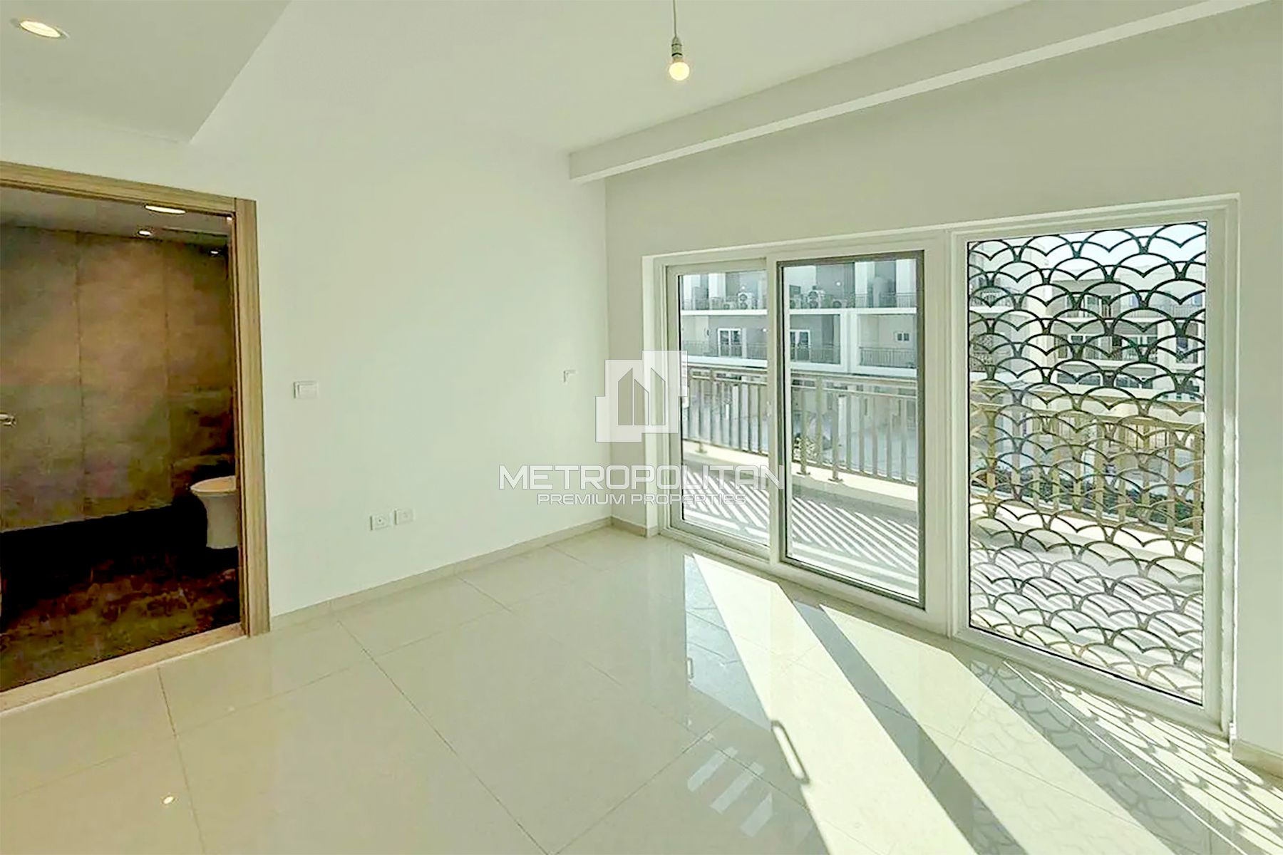 Corner | Single Row | Closed Kitchen | Roof Access