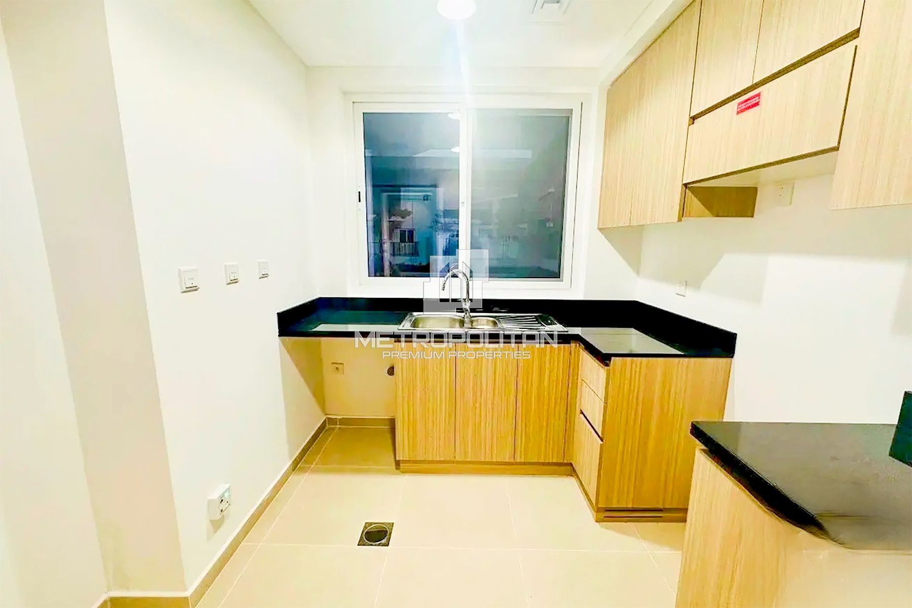 Corner | Single Row | Closed Kitchen | Roof Access