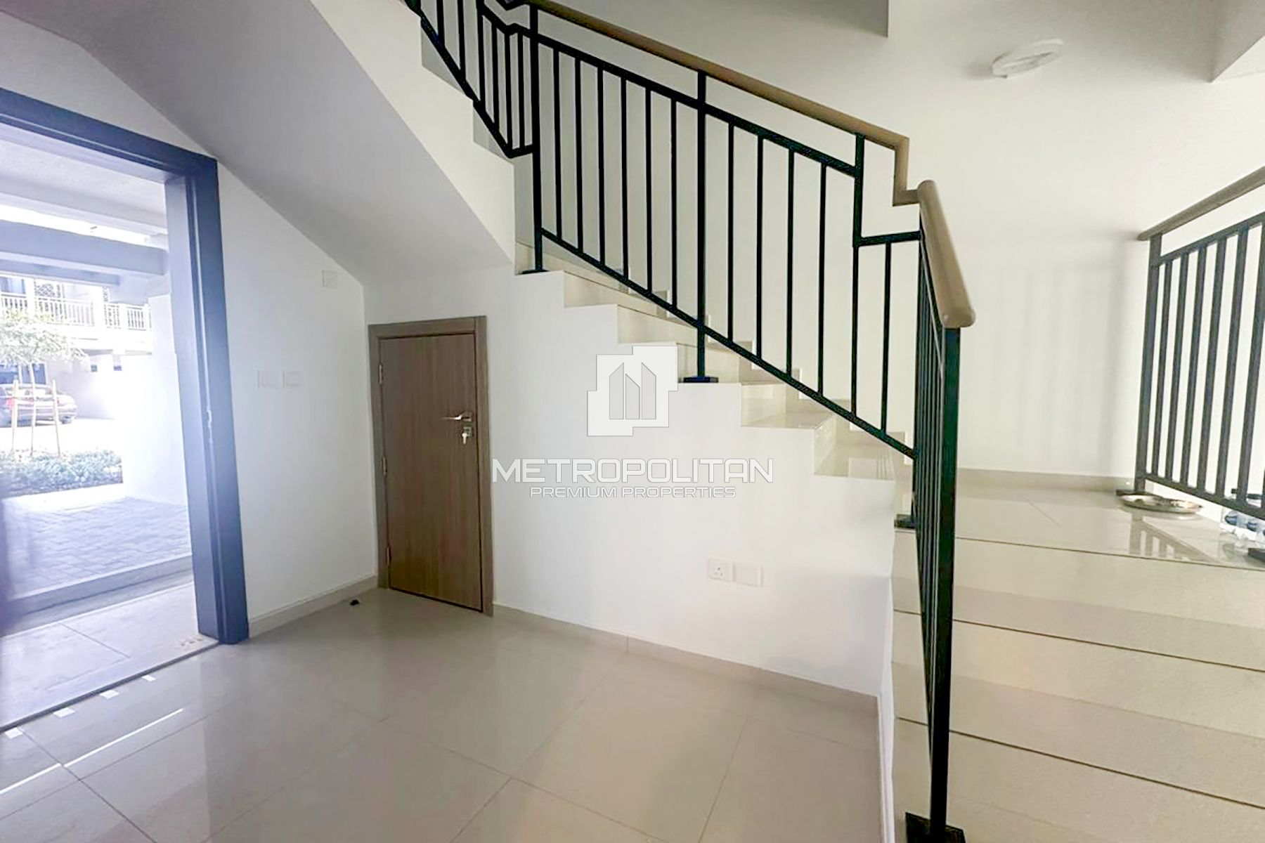 Corner | Single Row | Closed Kitchen | Roof Access