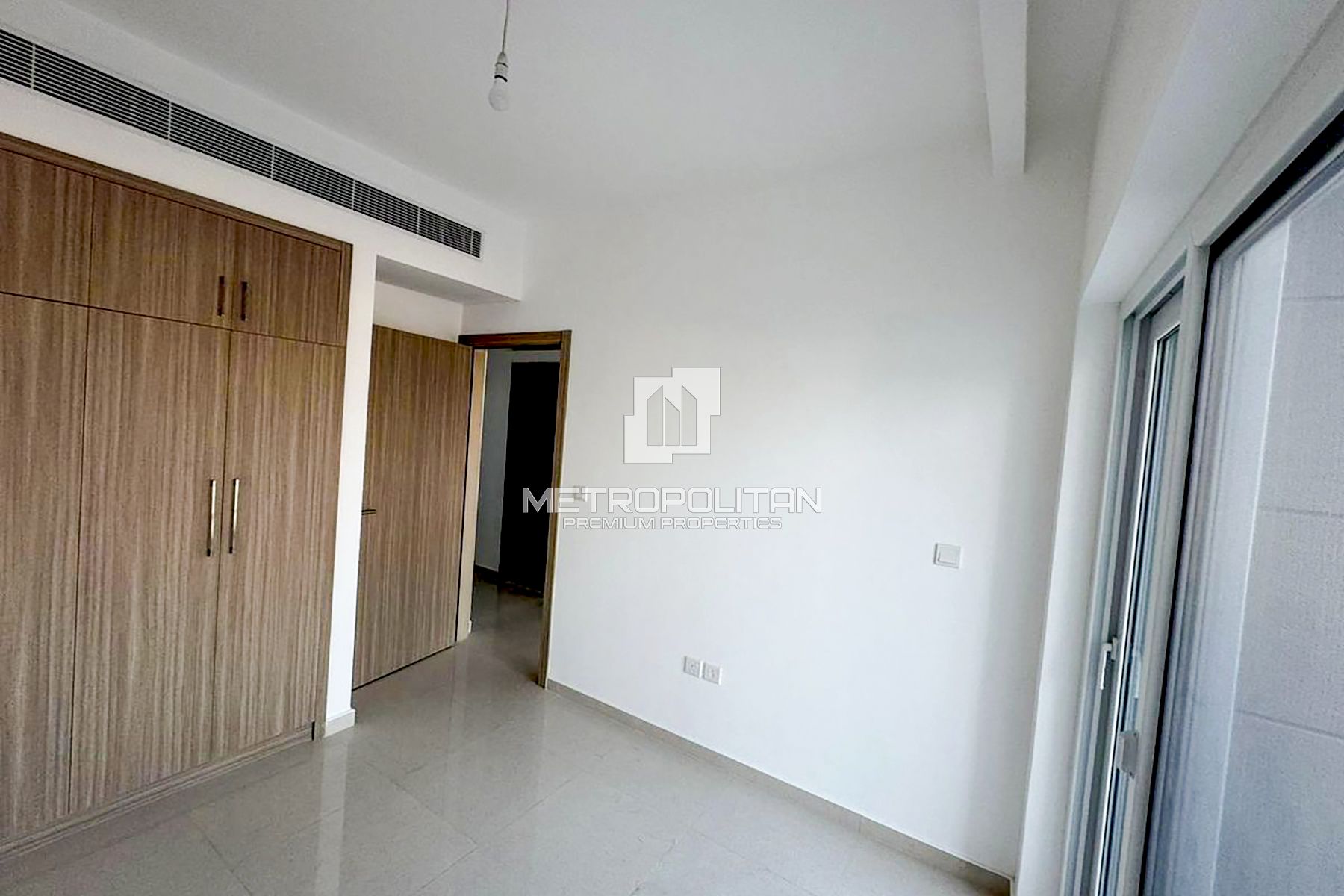 Corner | Single Row | Closed Kitchen | Roof Access