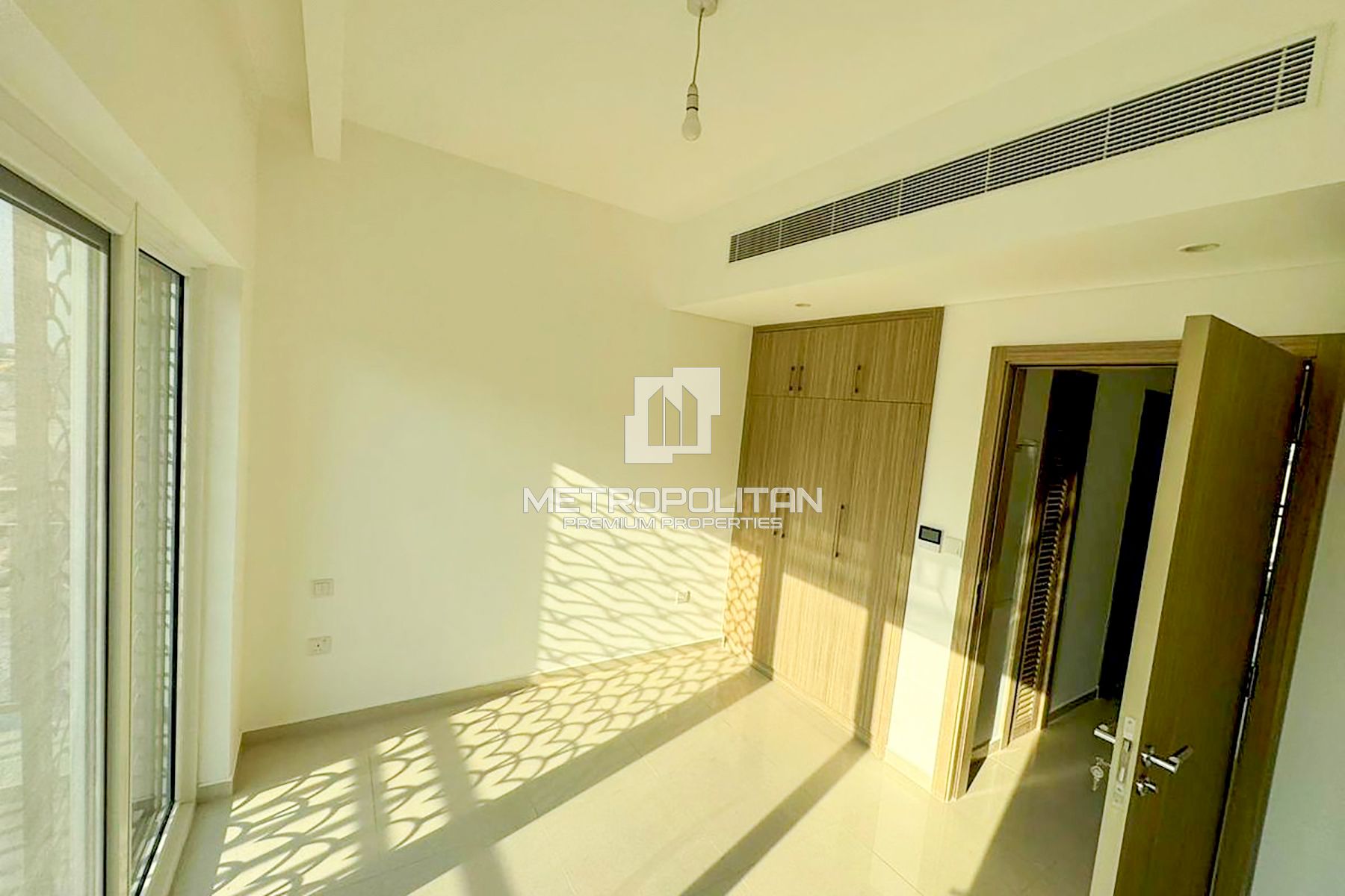 Corner | Single Row | Closed Kitchen | Roof Access