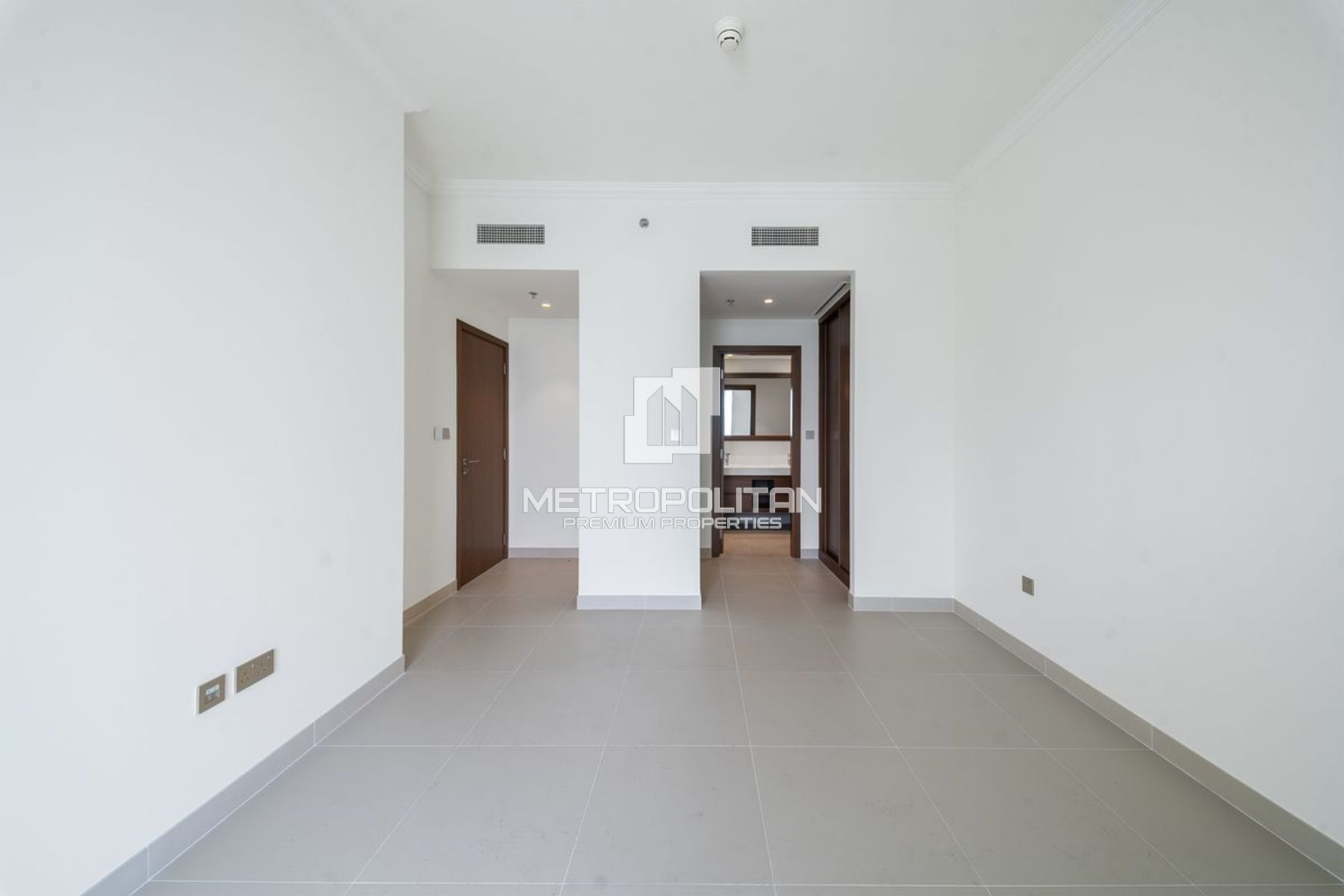 Exclusive | Vacant | Beach Facing | Rare Unit
