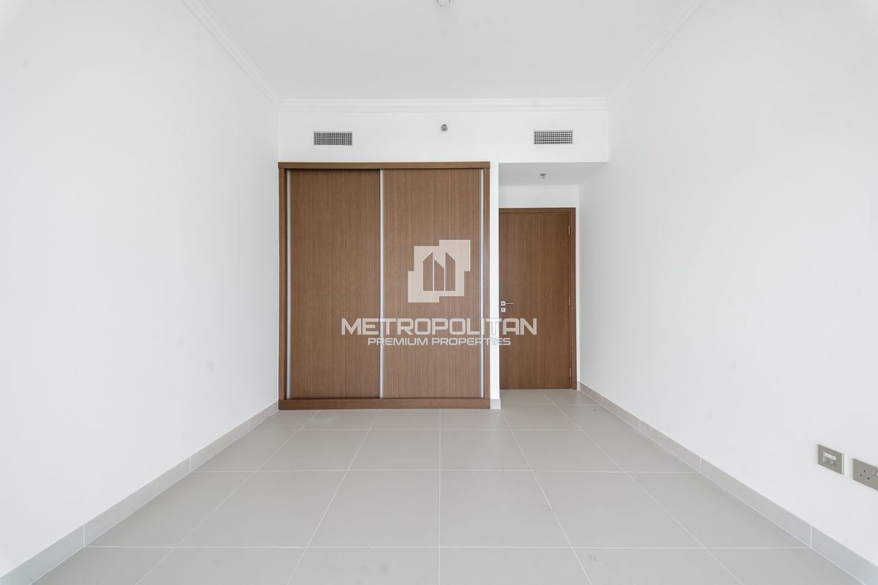 Exclusive | Vacant | Beach Facing | Rare Unit