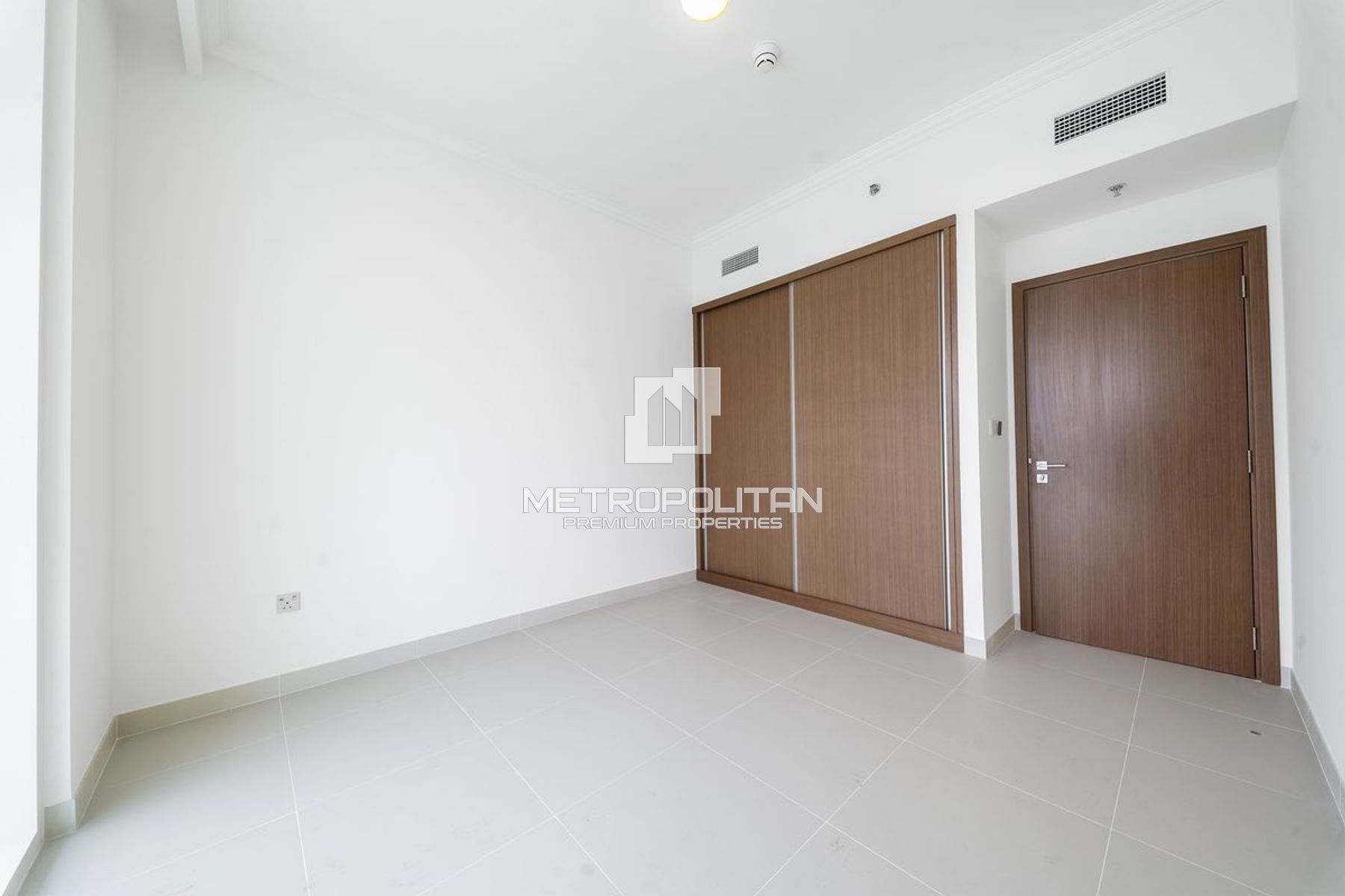 Exclusive | Vacant | Beach Facing | Rare Unit