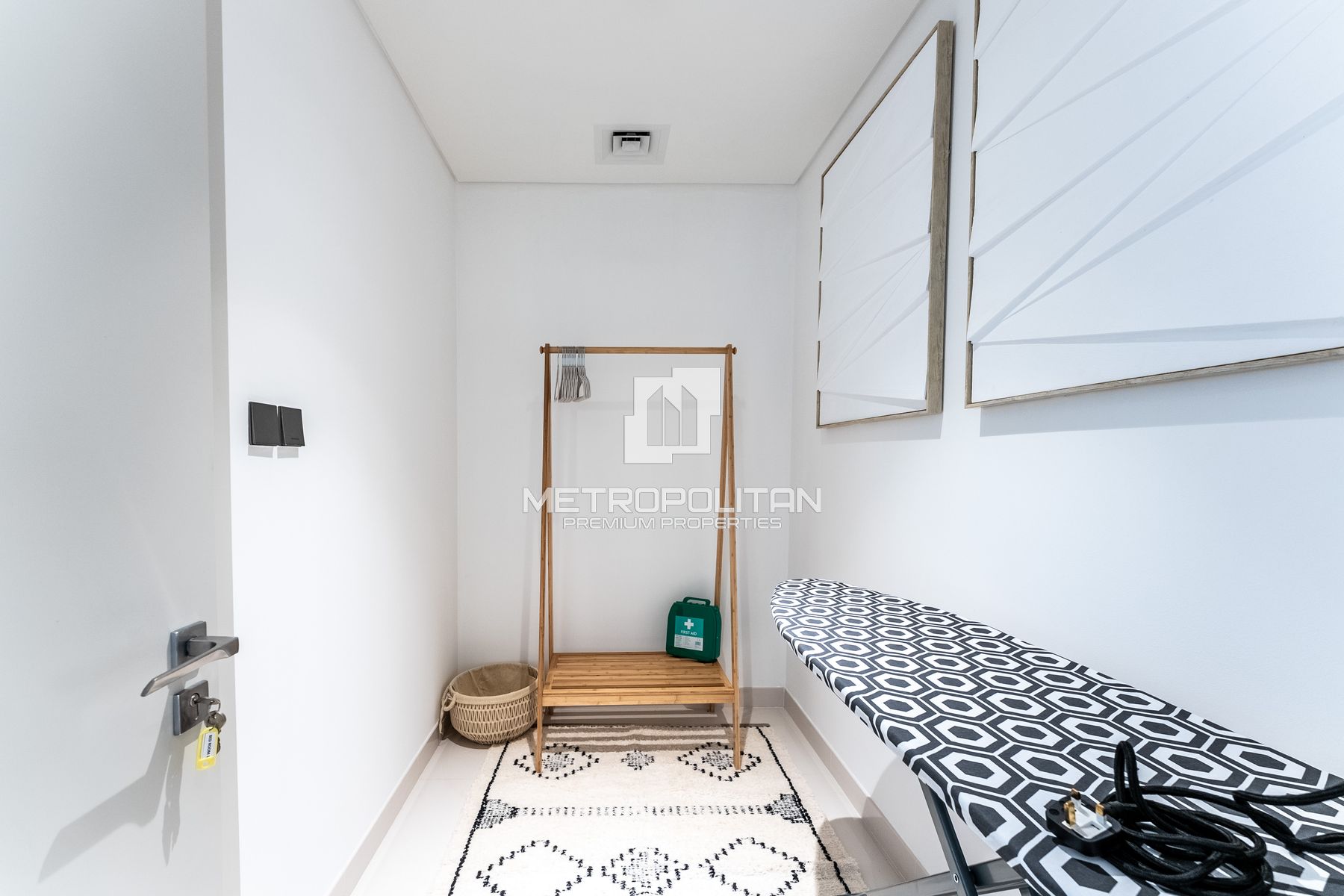 Top Floor Penthouse| Turnkey| Marina and Palm View