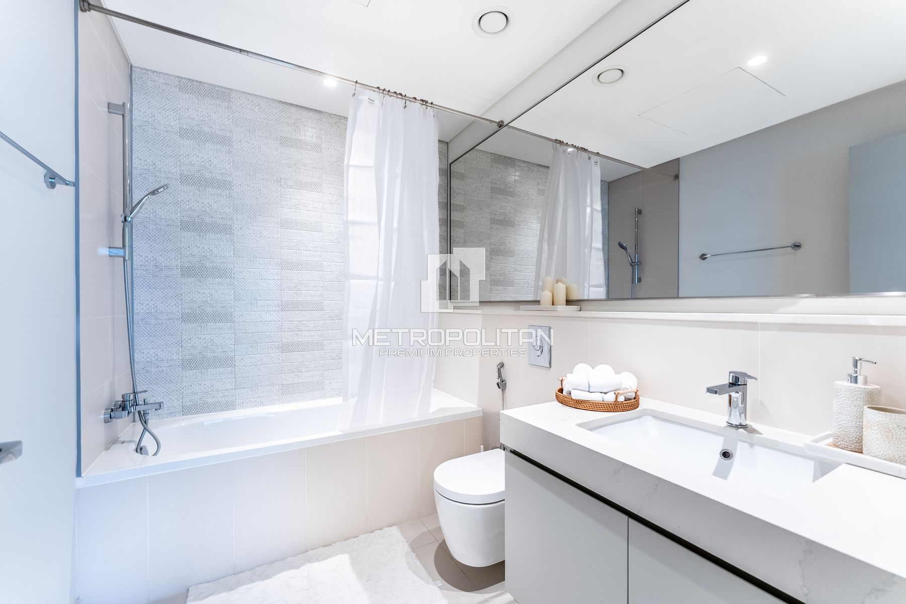 Top Floor Penthouse| Turnkey| Marina and Palm View