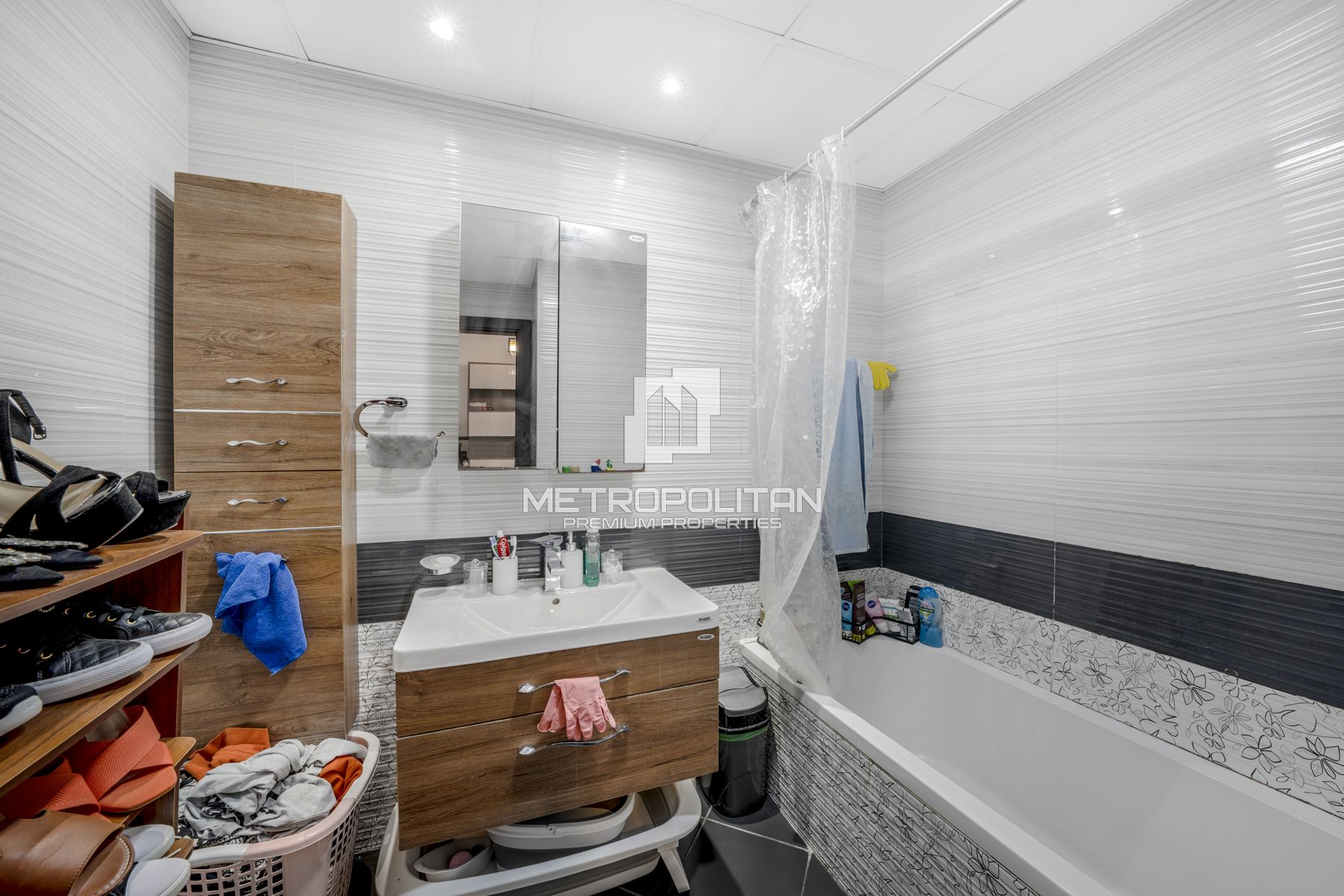 Fully Furnished | High Floor | Community View
