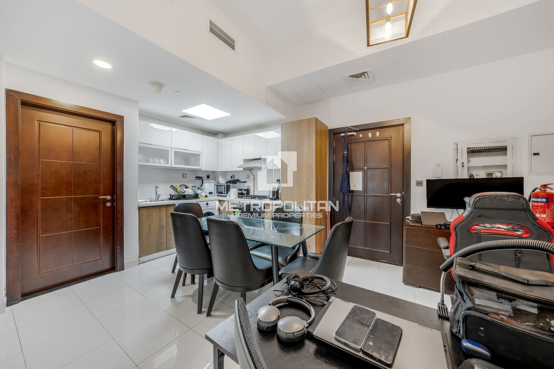 Fully Furnished | High Floor | Community View