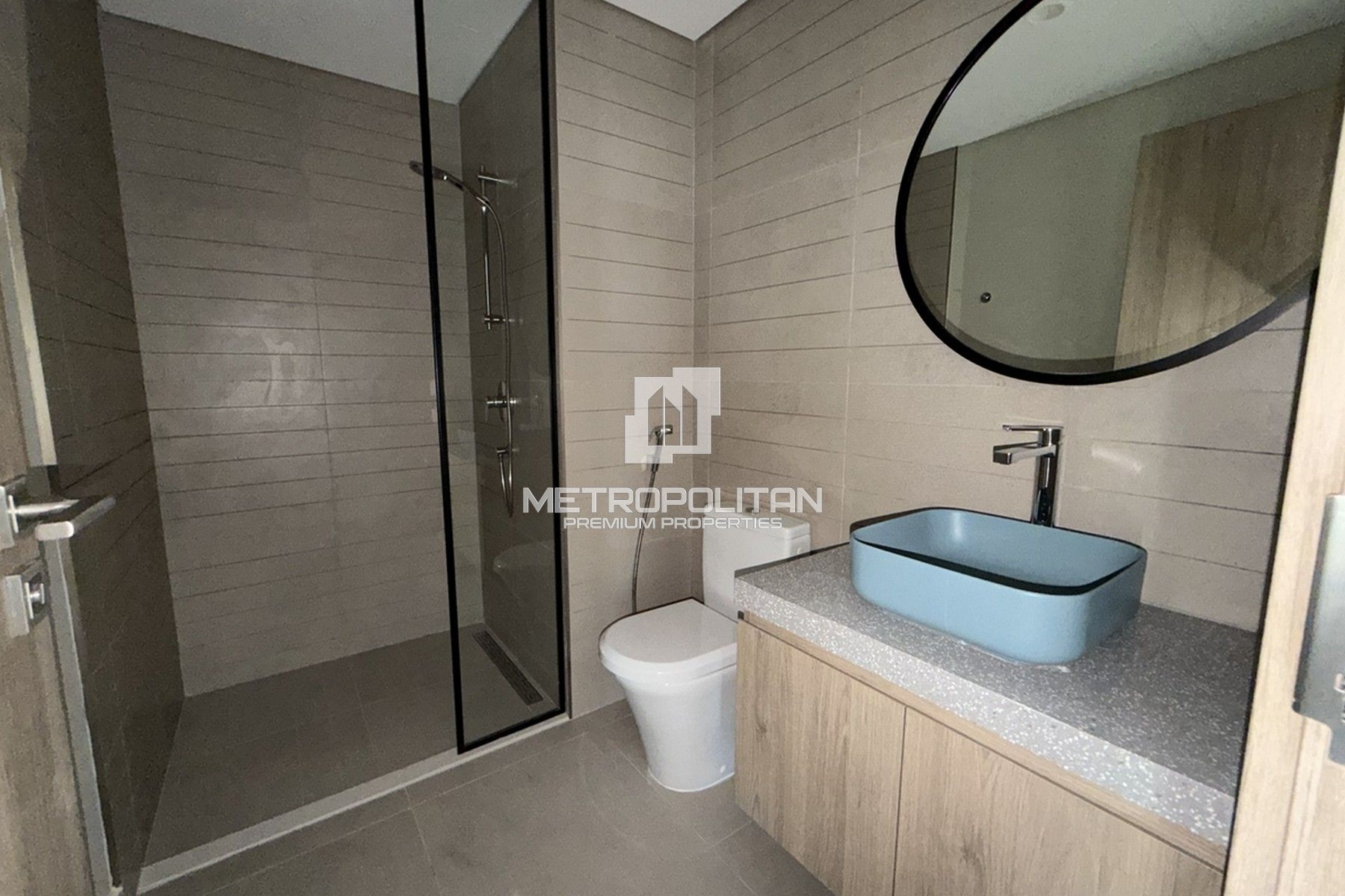 Canal View | Corner Unit |  Middle Floor