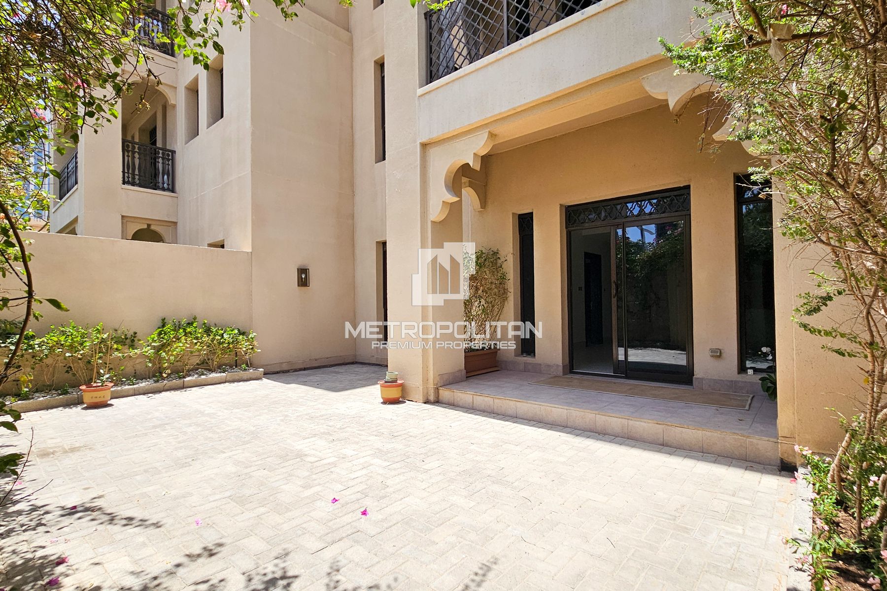 Private Garden | Study Room | Area Specialist