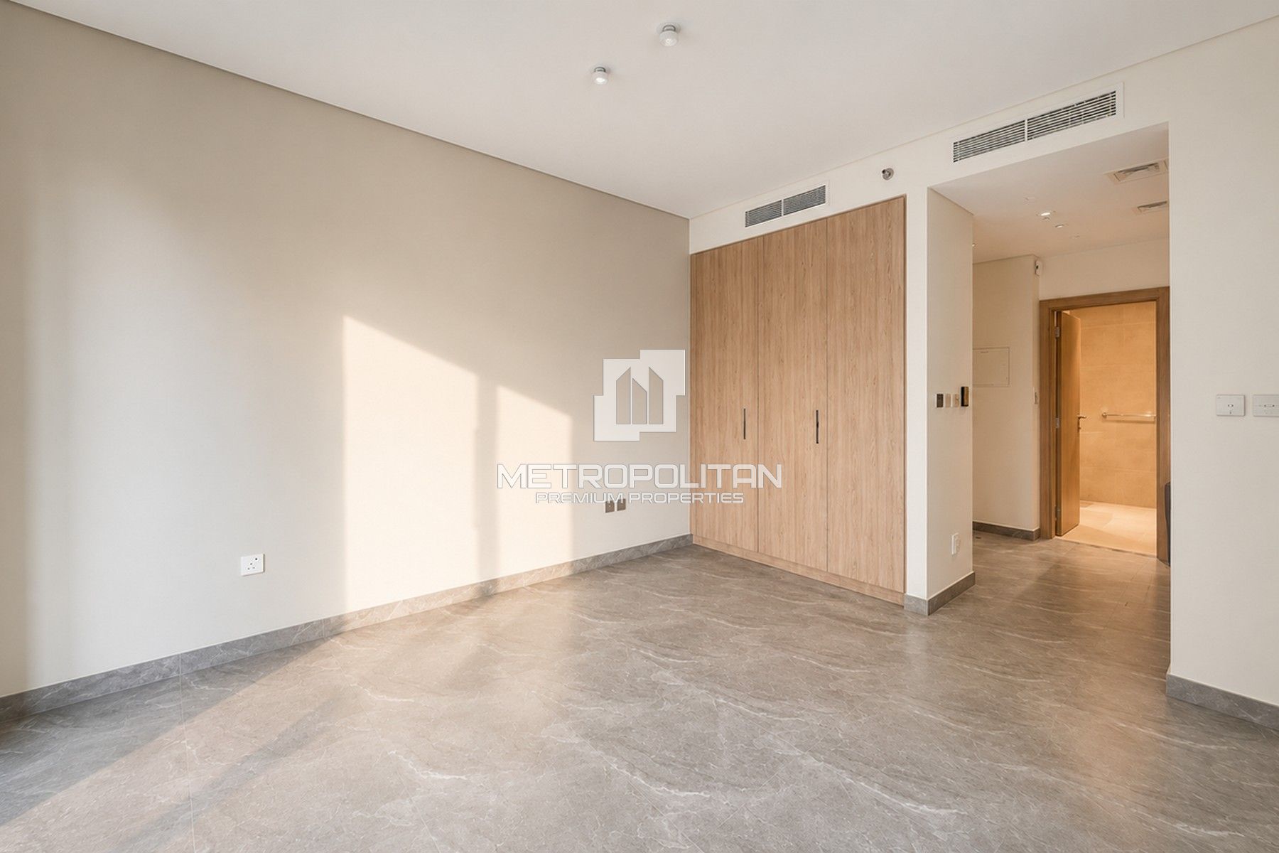 Vacant| Motivated Seller| High Floor| Skyline View