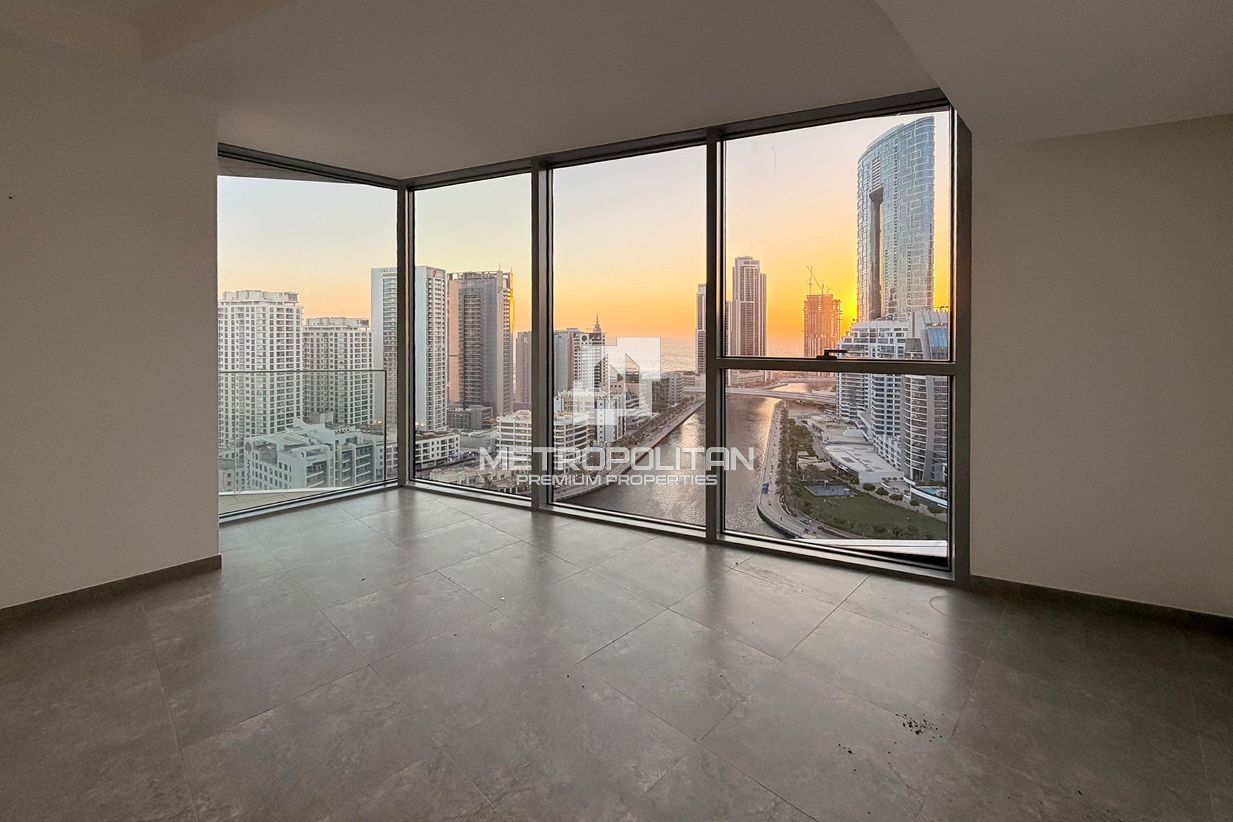 Exclusive | Large Layout | Multiple Options