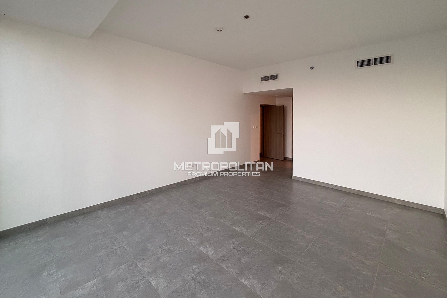 Exclusive | Large Layout | Multiple Options