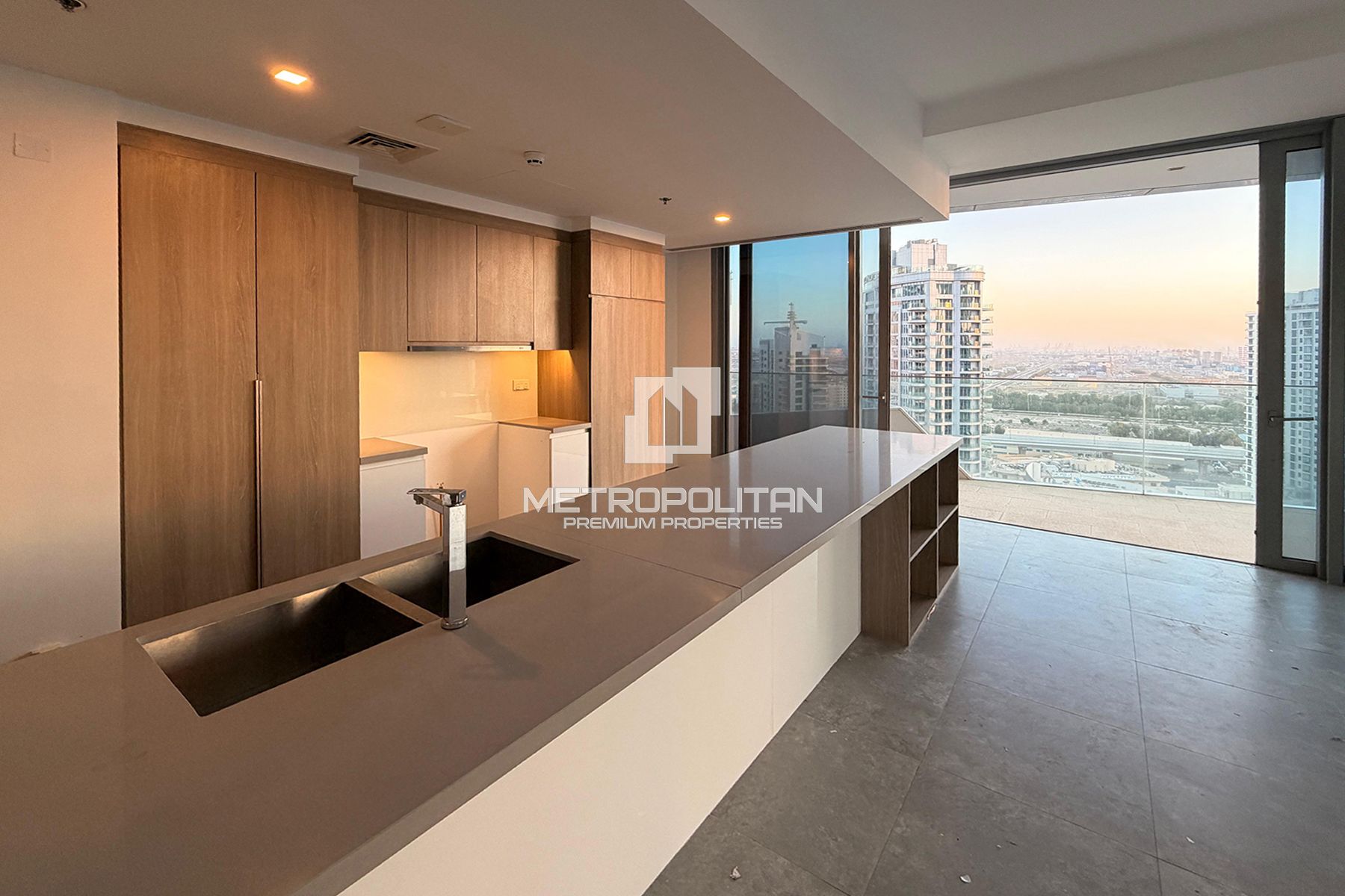 Exclusive | Large Layout | Multiple Options