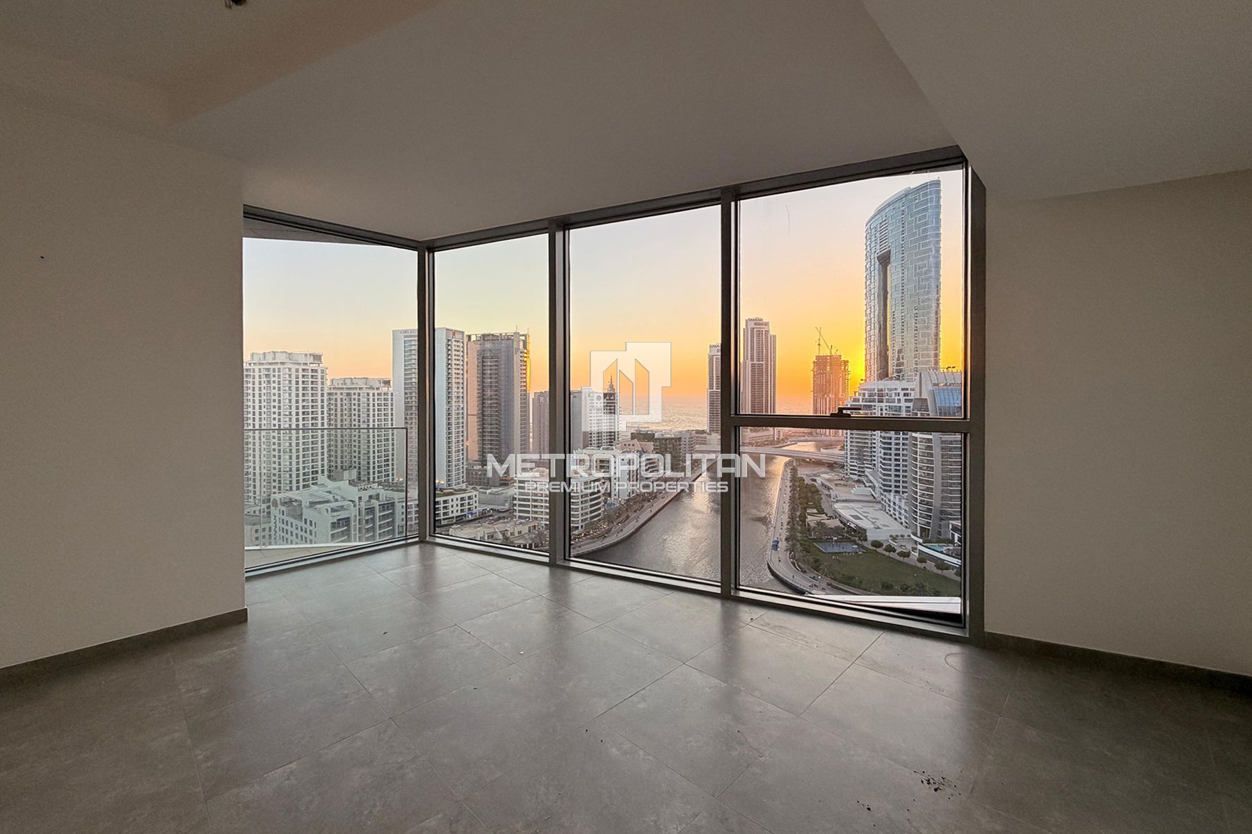 Exclusive | Large Layout | Multiple Options