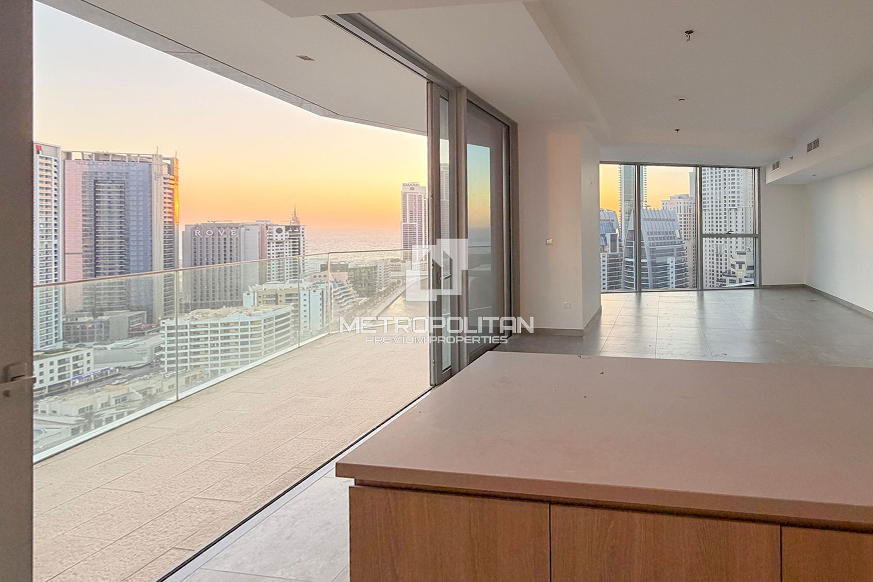 Exclusive | Large Layout | Multiple Options