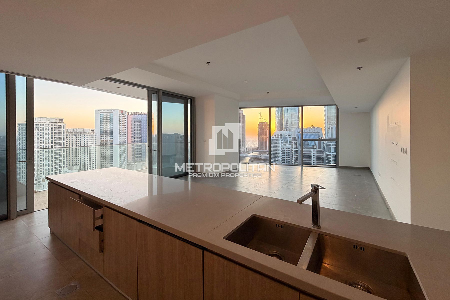 Exclusive | Large Layout | Multiple Options
